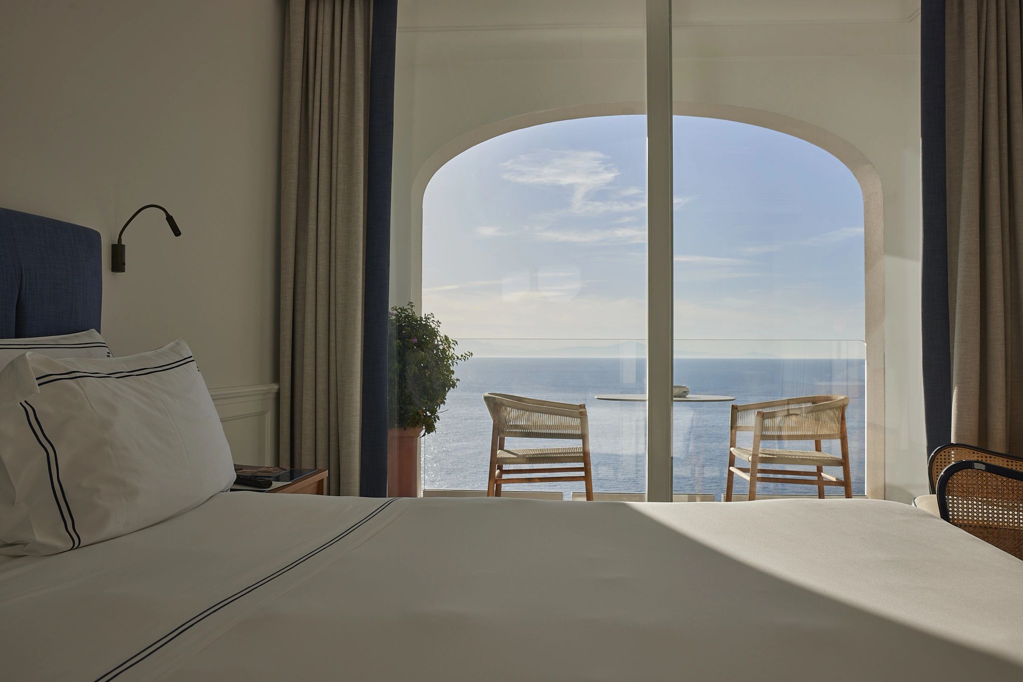 Deluxe Sea View Balcony quarto com varanda - varanda mobiliada - varanda frente mar