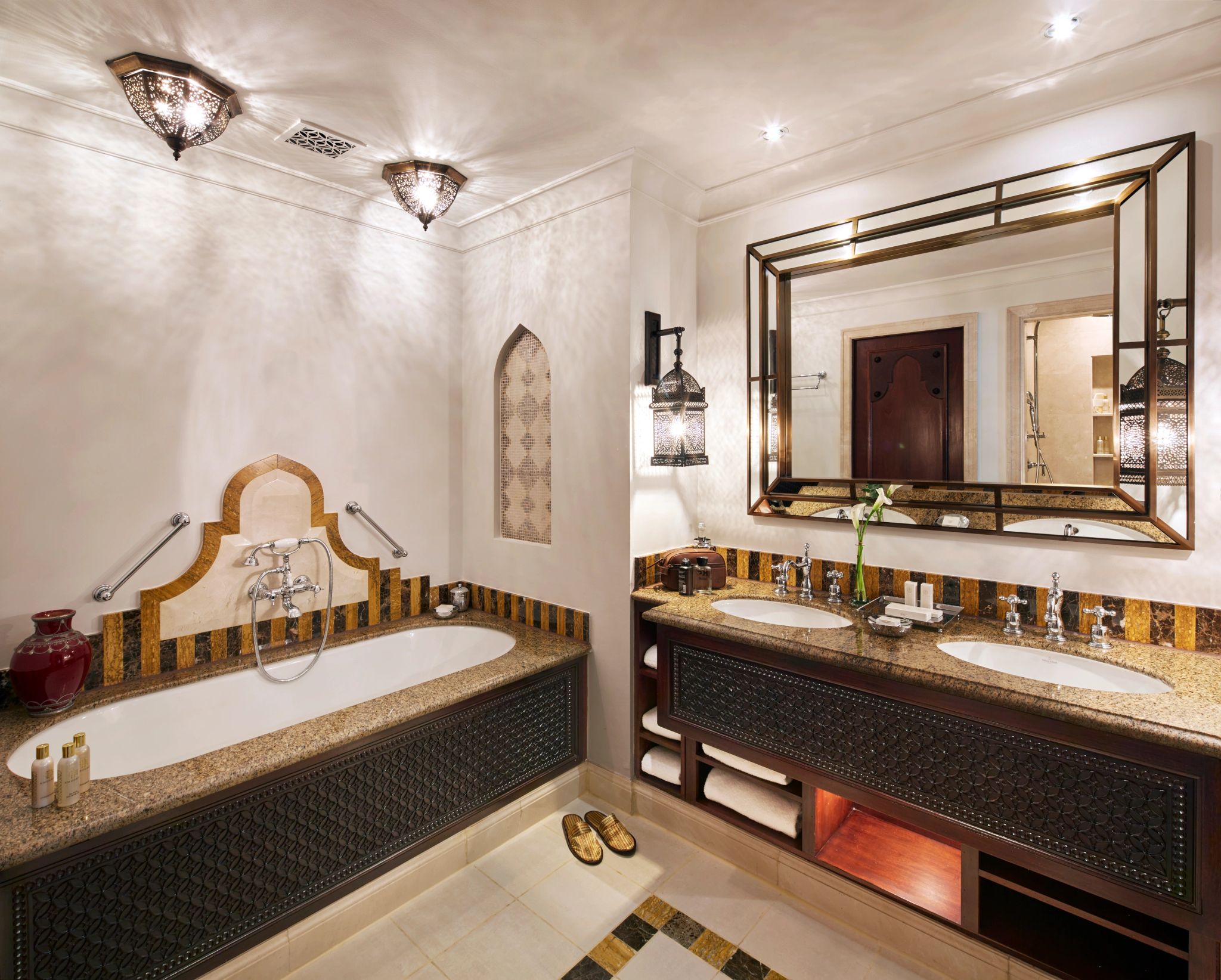 Lagoon Deluxe banheira de imersao - quarto com banheira - banheiro em marmore