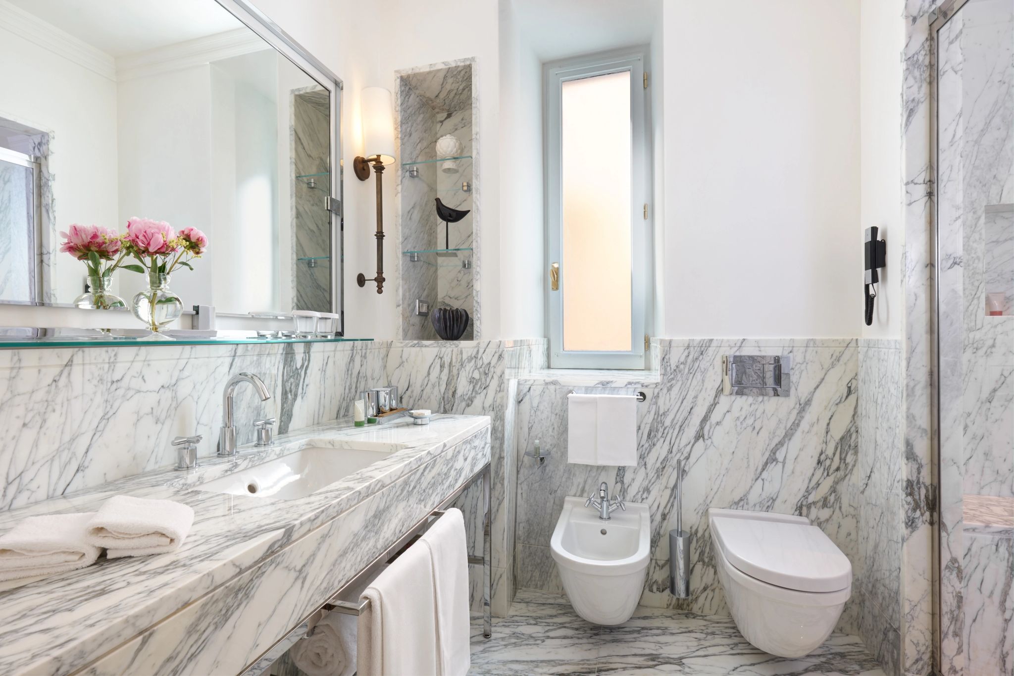 Superior  banheiro em marmore - banheiro chique - banheiro moderno