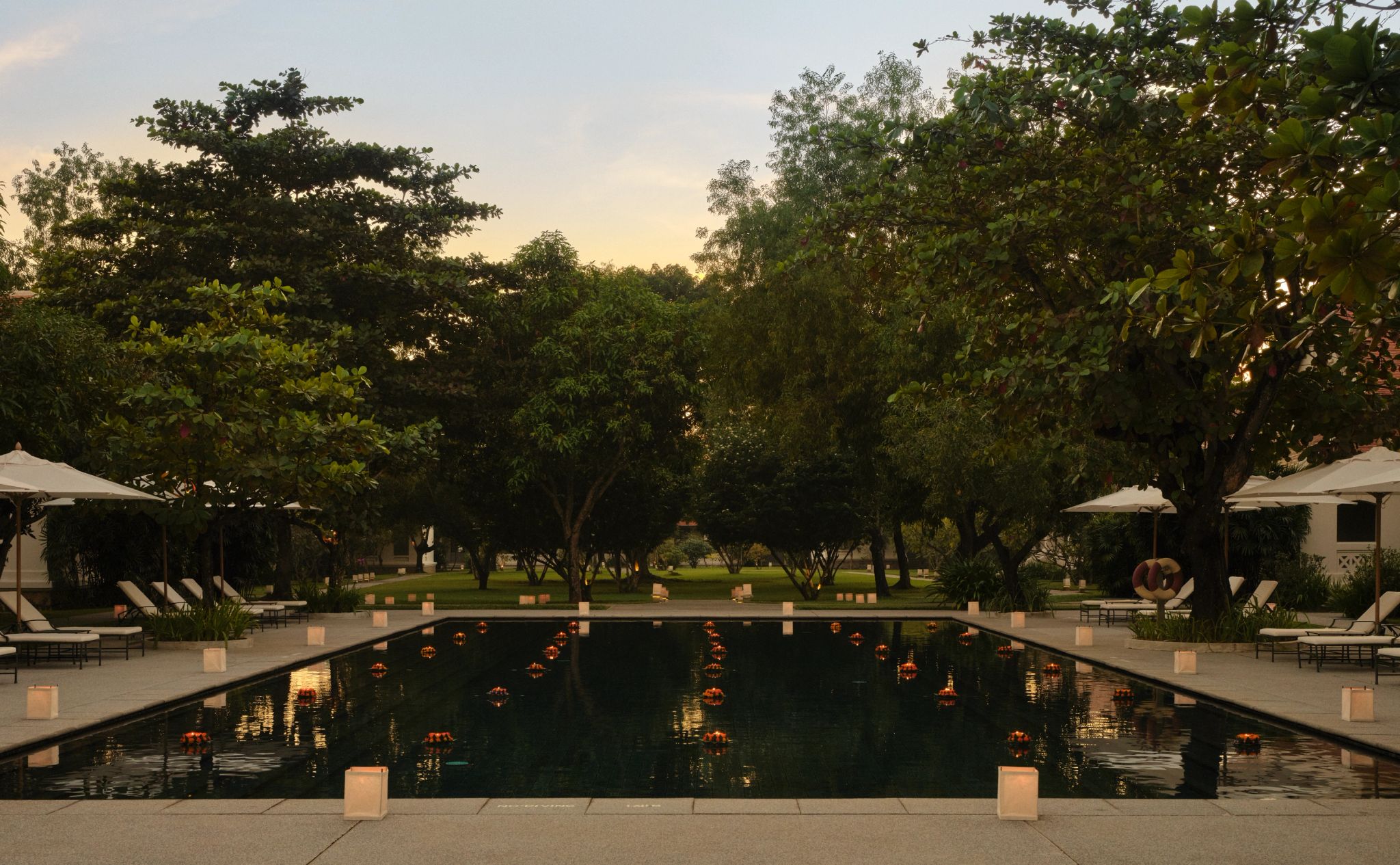 piscina ao ar livre – piscina hotel – piscina de luxo