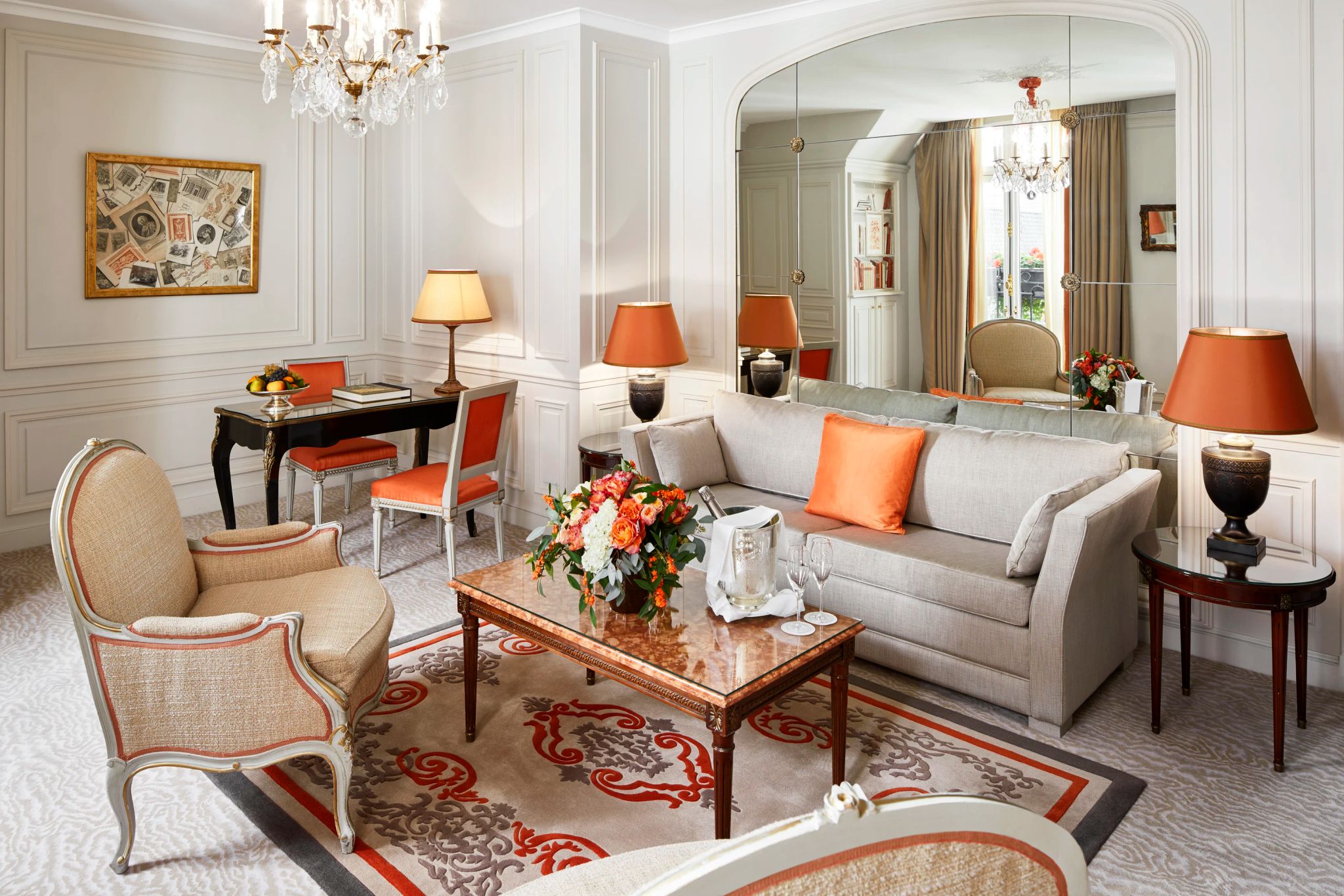 hotel de luxo em paris-plaza athenee-dorchester collection