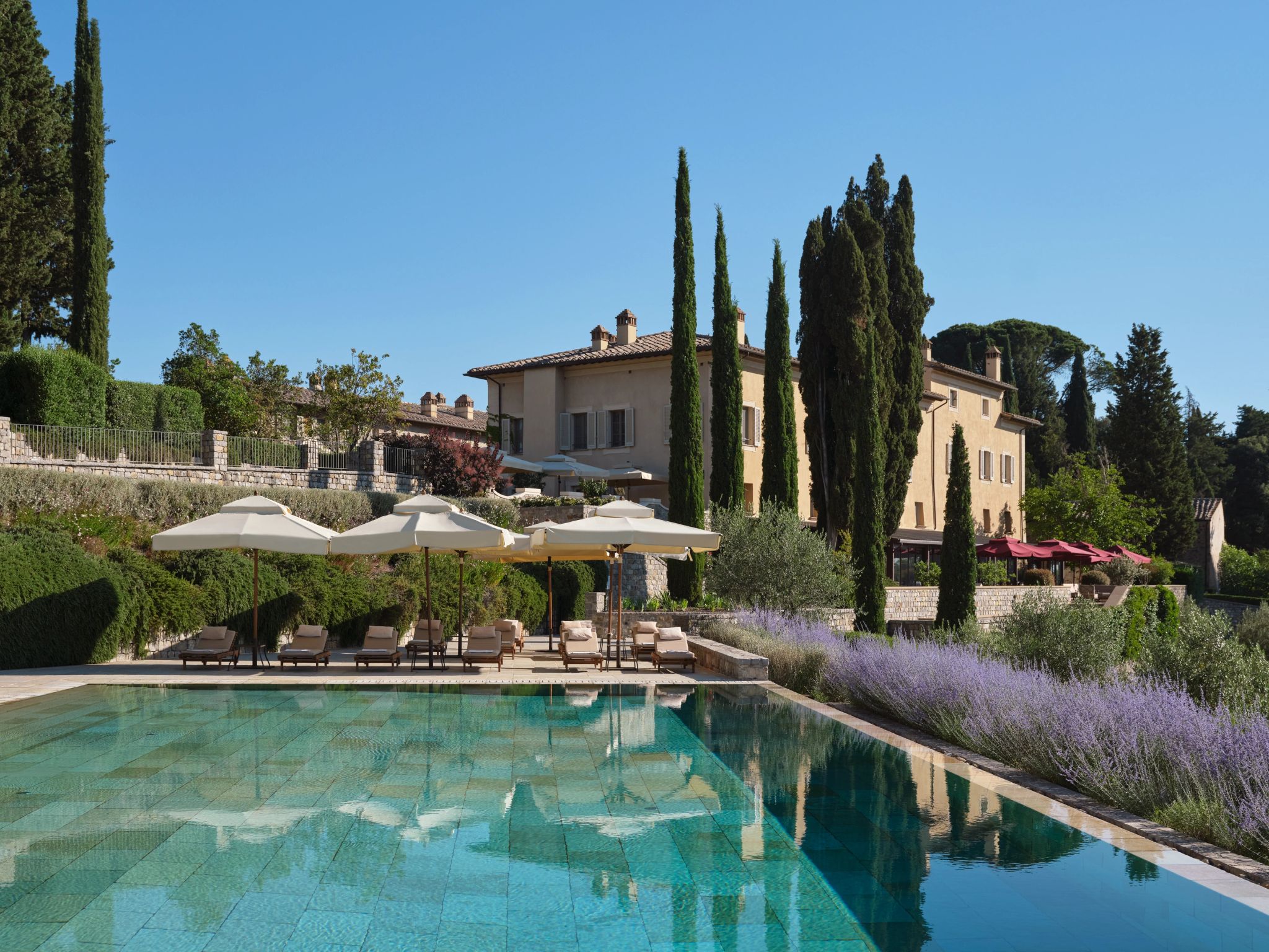 Piscina Rosewood Castiglion Del Bosco    piscina ao ar livre – piscina de luxo – piscina externa
