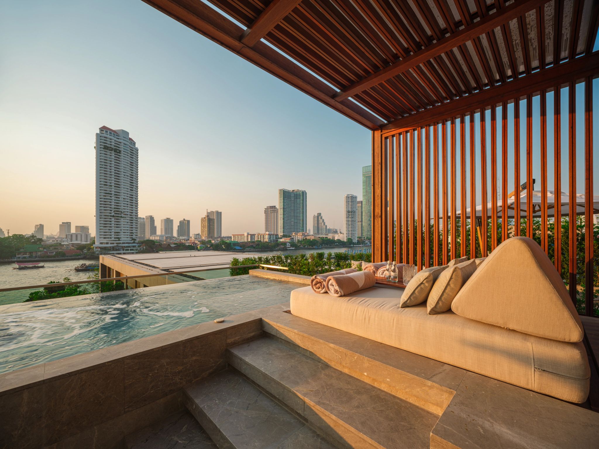 vista bangkok - varanda com jacuzzi - jacuzzi ao ar livre