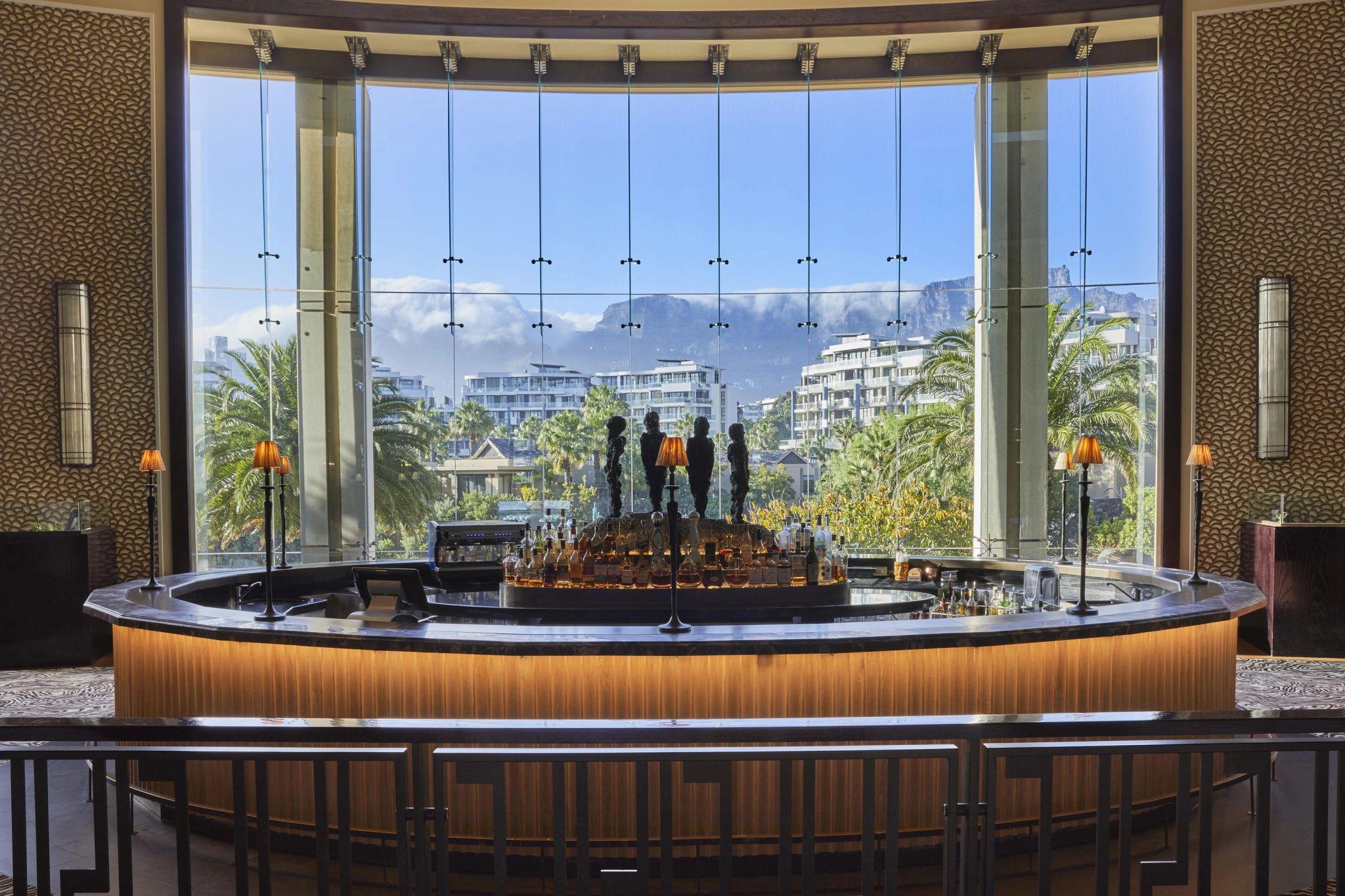 bar moderno - coqueteis classicos - lounge bar - bar vista montanha