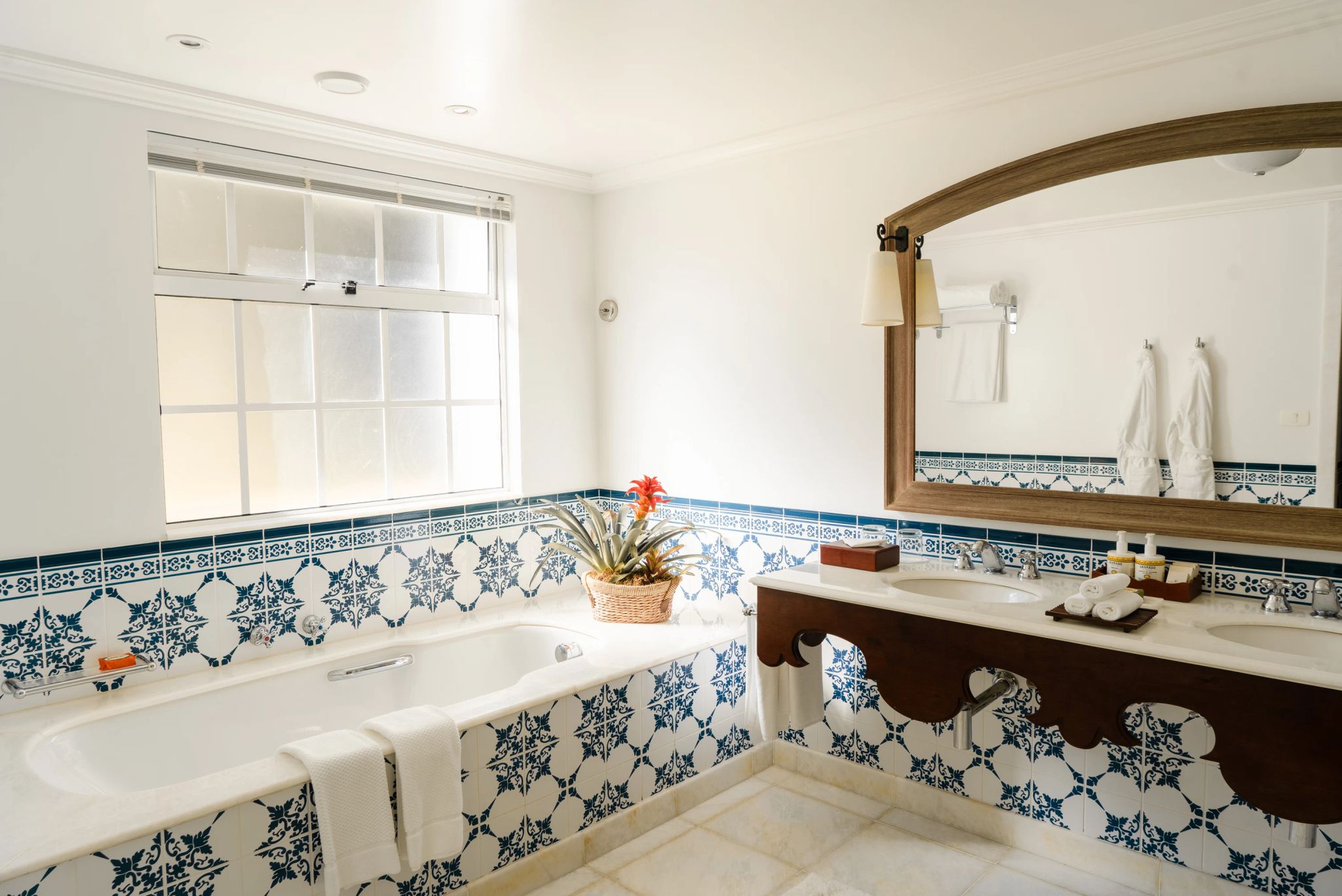 banheiro de hotel - suite de luxo - banheira de hotel