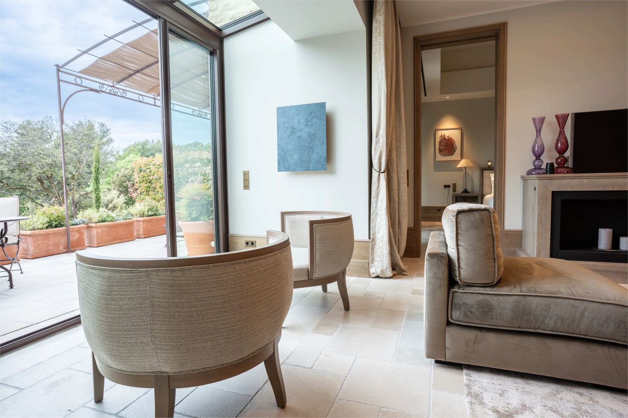 Daphné Suite suite com terraço - terraço mobiliado – suite ampla - sala de estar - terraço privativo