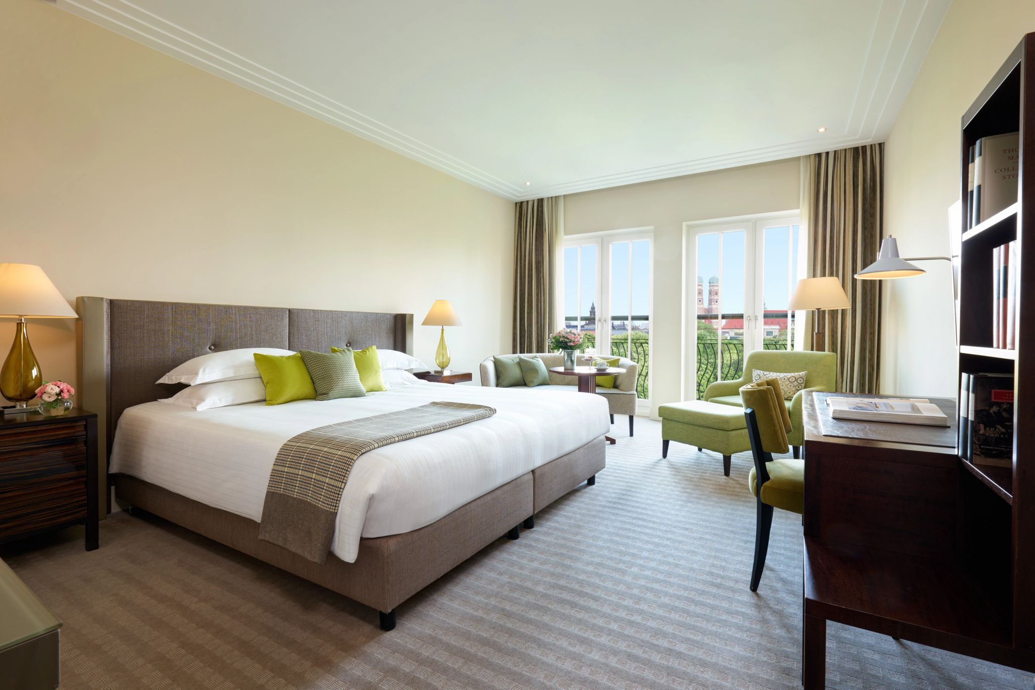 quarto amplo – vista munique – quarto de hotel