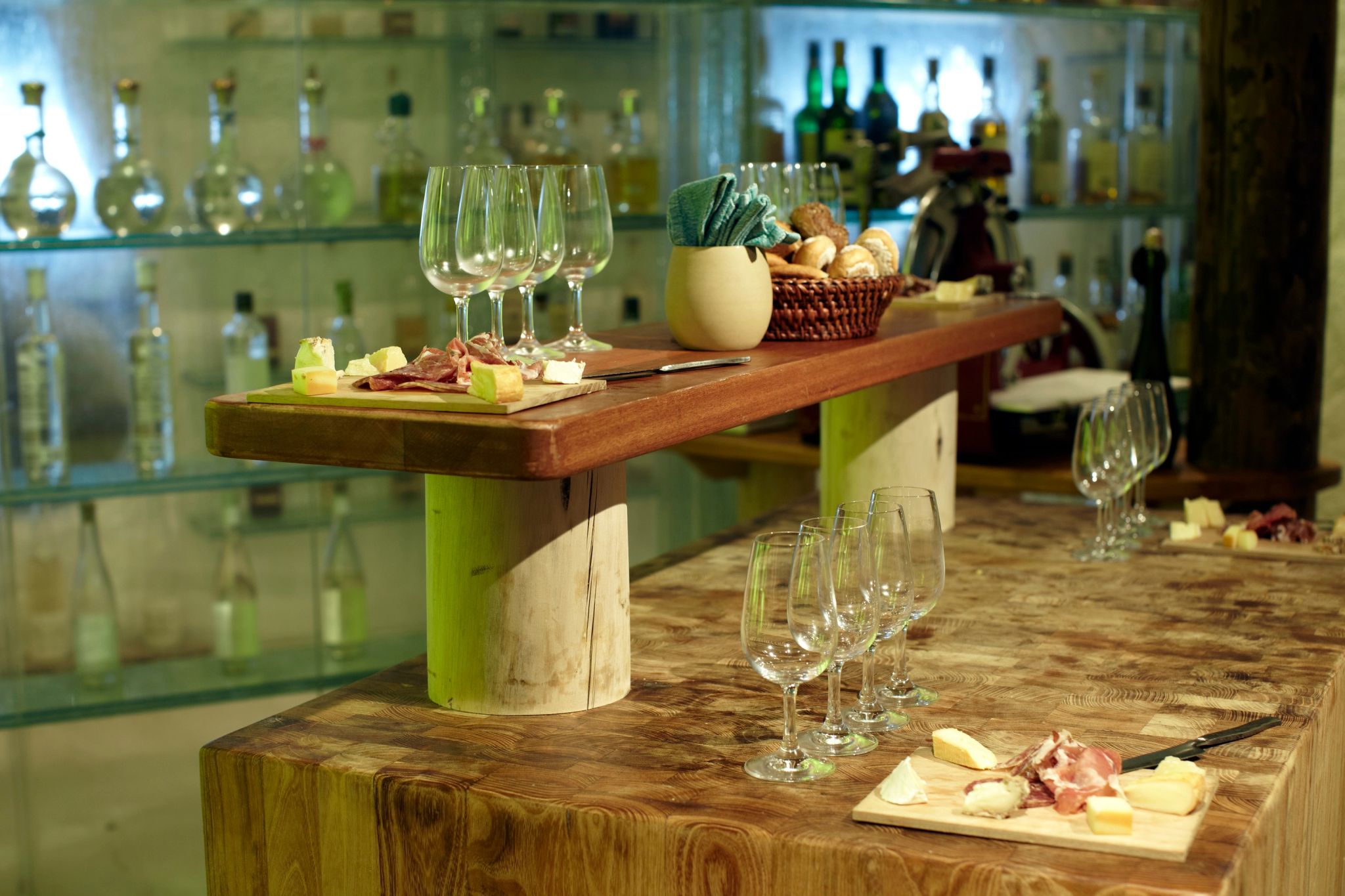 Cheese and Wine Room estacao queijos finos - selecao vinhos - degustacao guiada