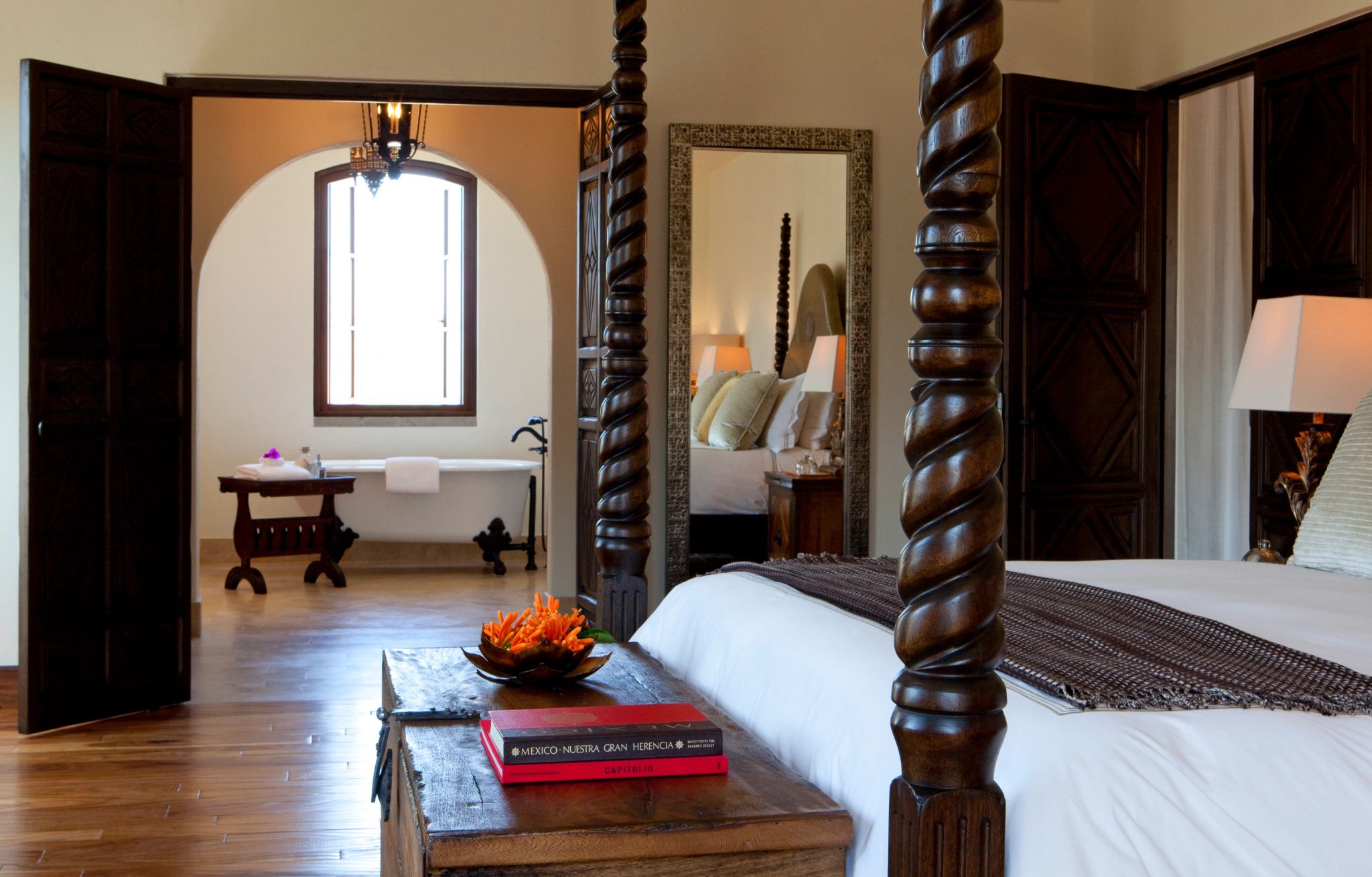 Tower Suite quarto amplo - cama king - decoracao premim