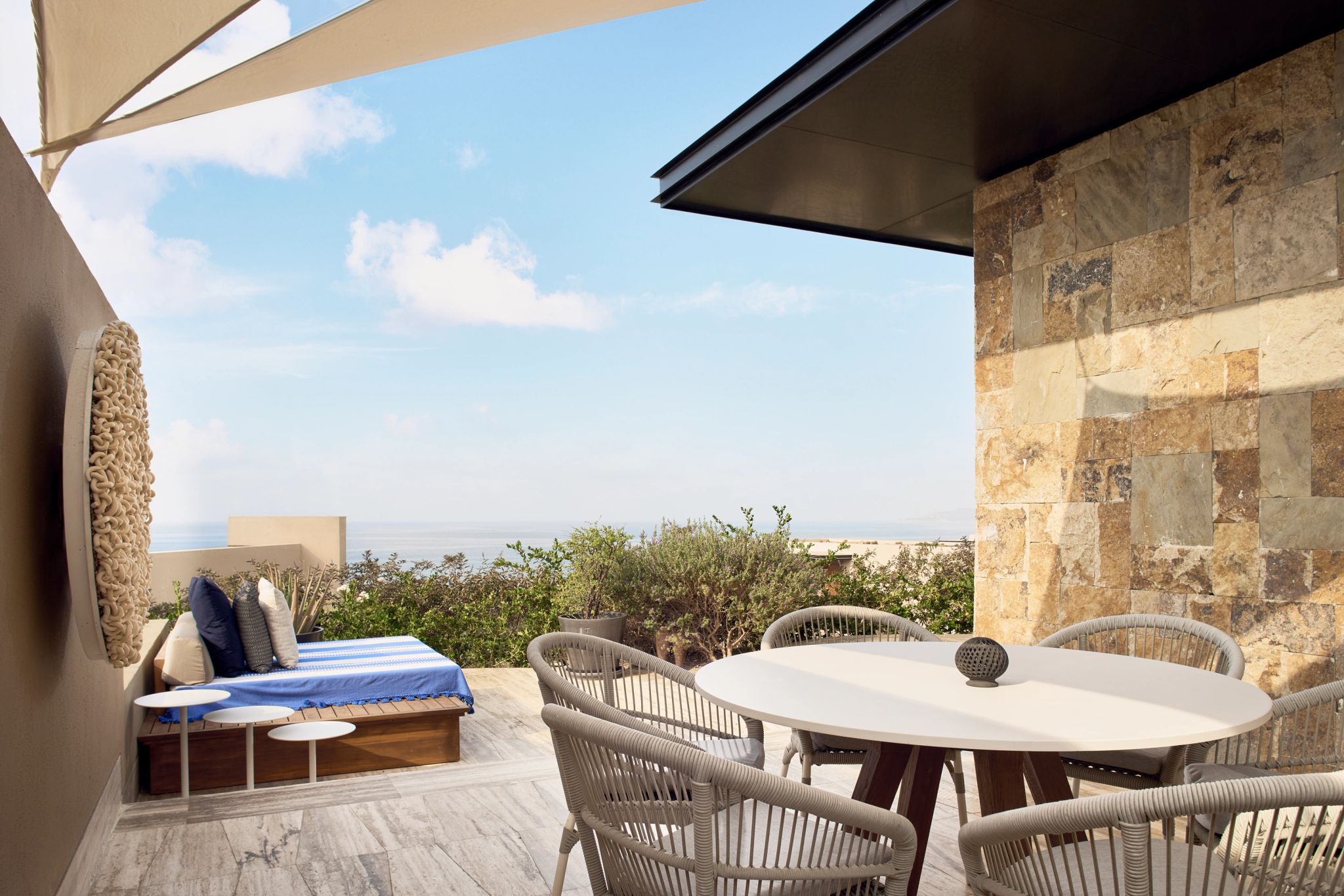 Partial Ocean View Two Queen Grounf Floor Terrace area gourmet - almoço ao ar livre - terraço mobiliado - banho de sol - vista mar