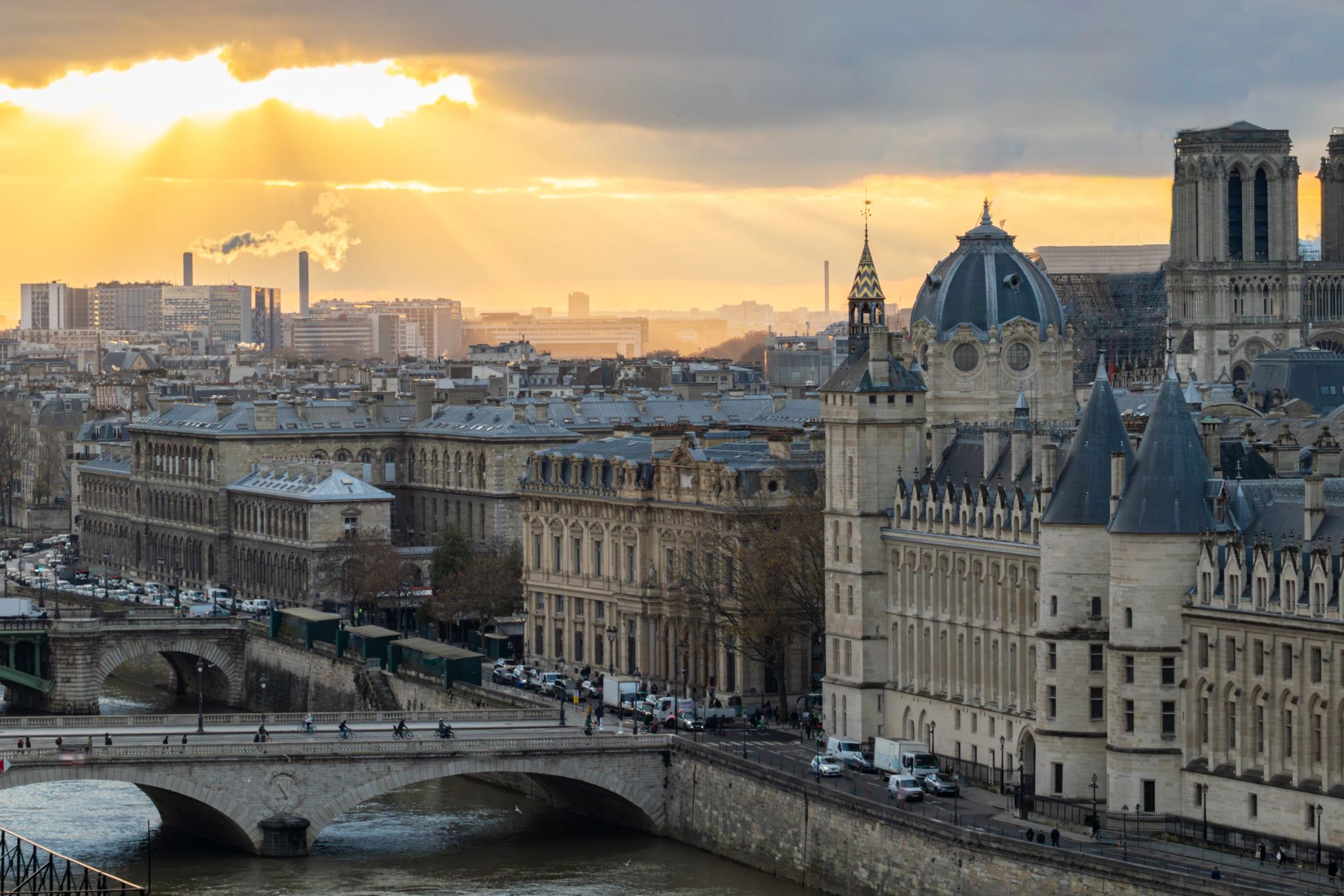 hotel perto da torre eiffel - catedral de notre-dame - cheval blanc paris