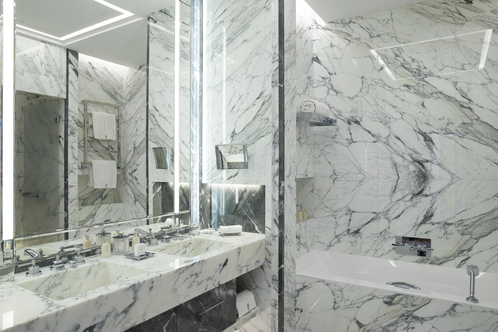 banheiro luxuoso – banho relaxante – banheira de imersao