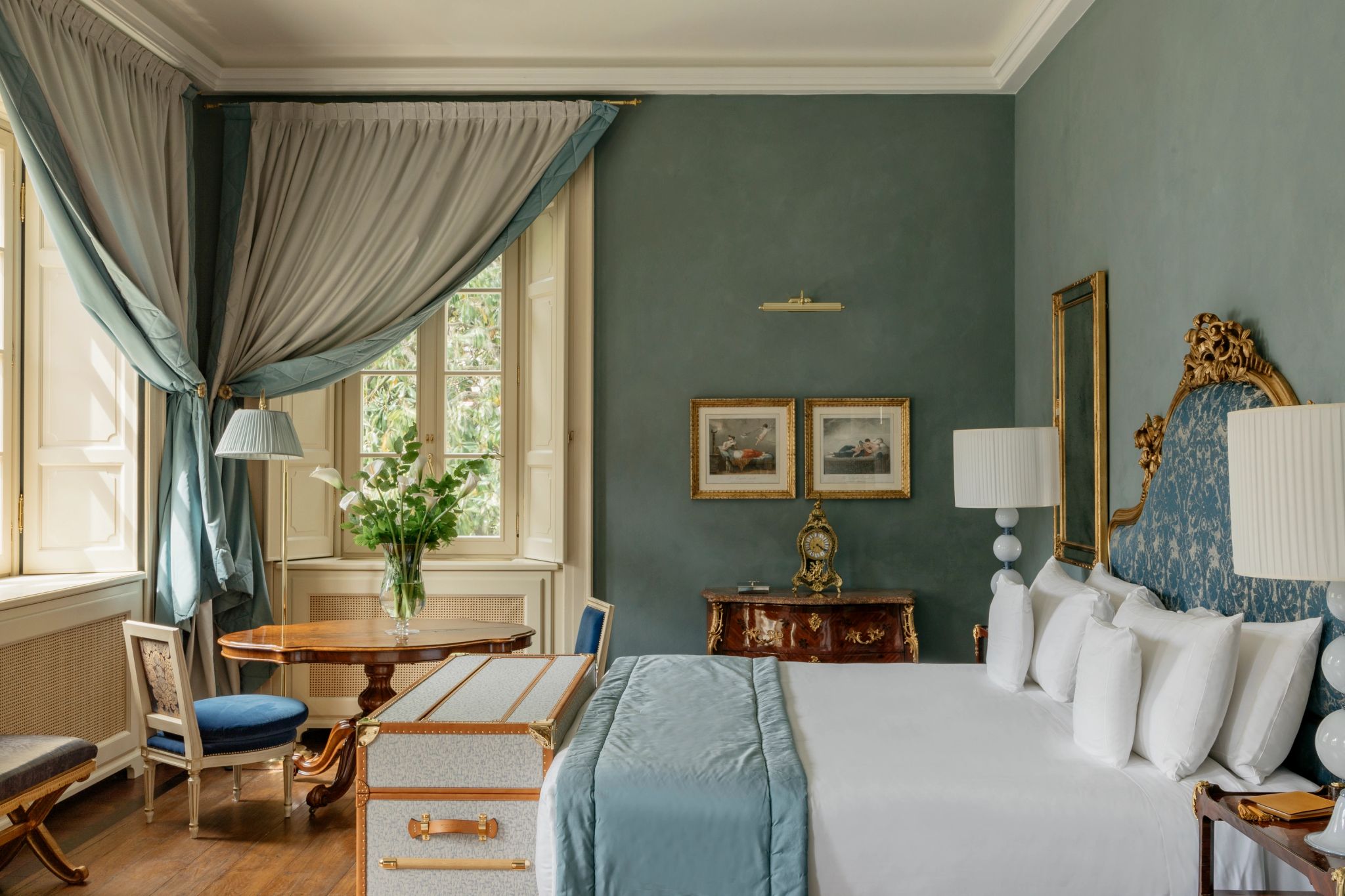 Grand Junior Suite in the Villa Lake View suite de luxo – suite chique – cama de hotel – design de luxo