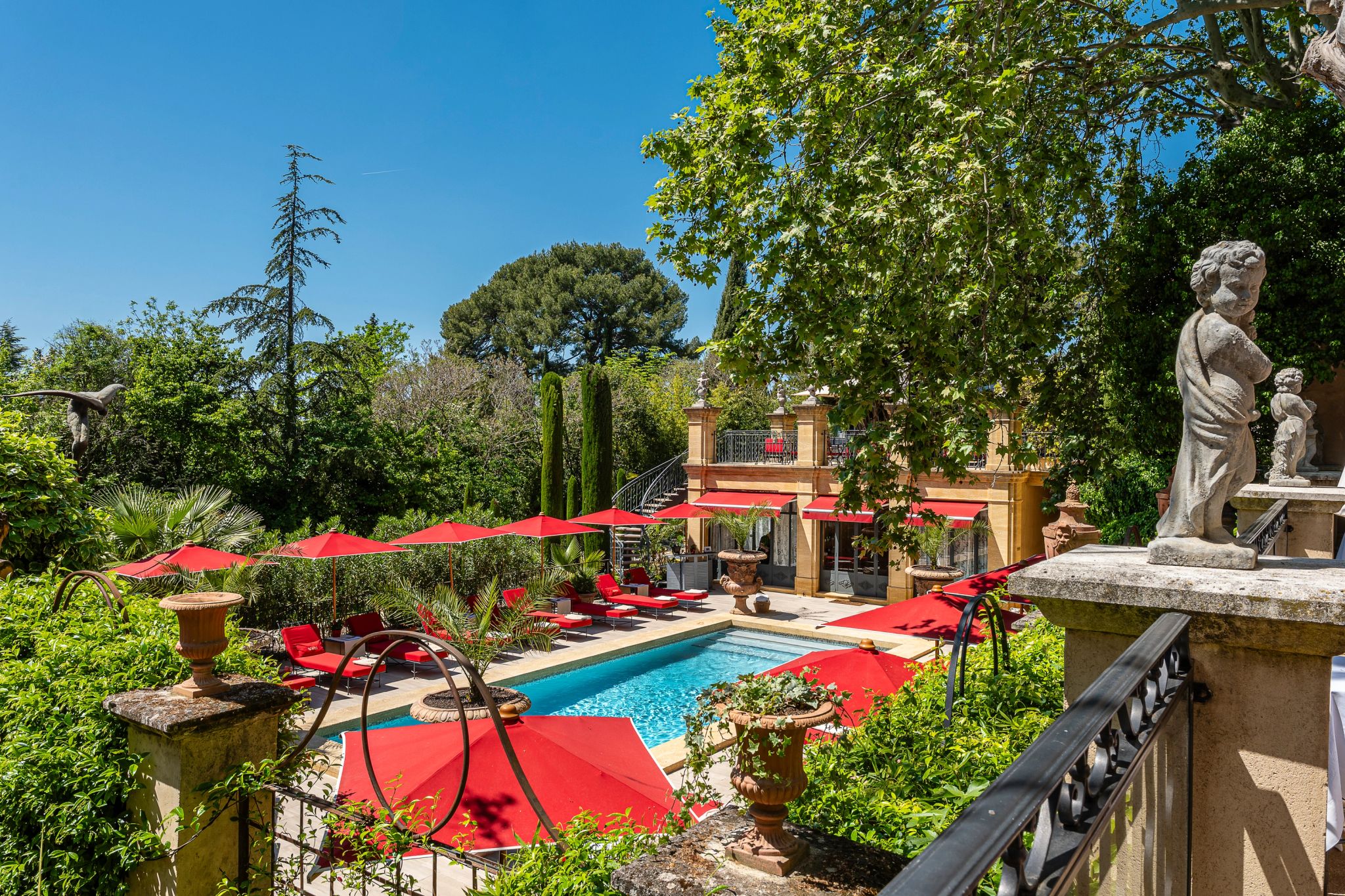 Villa Gallici hotel com piscina - piscina externa - jardim privativo - lazer ao ar livre