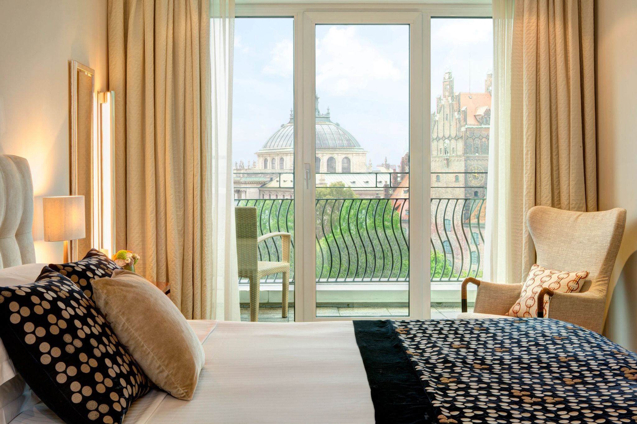 suite com varanda – cama de casal – suite vista munique