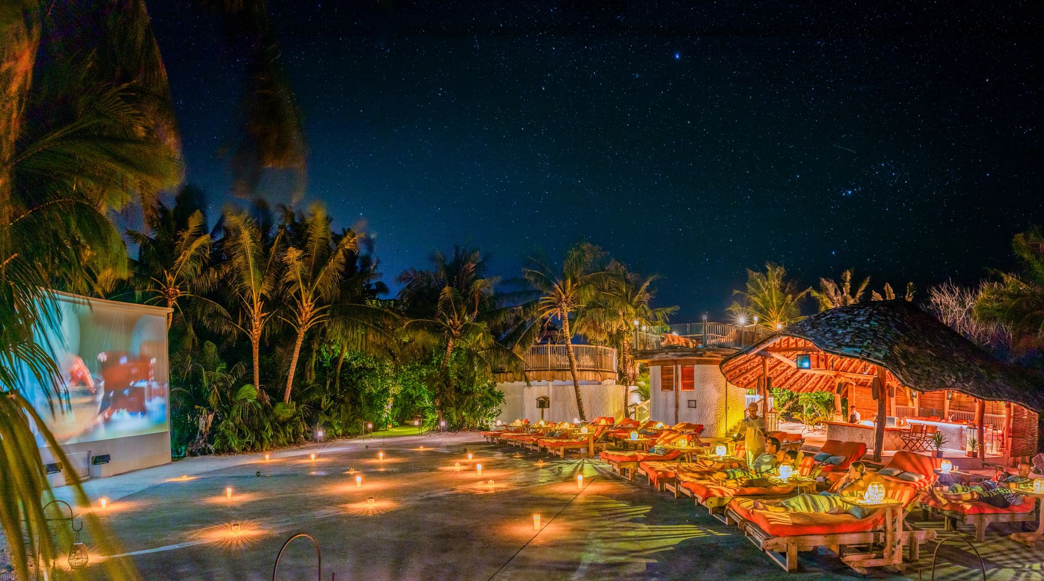 Cinema Paradiso sessao de cinema na praia - noite iluminada exclusiva