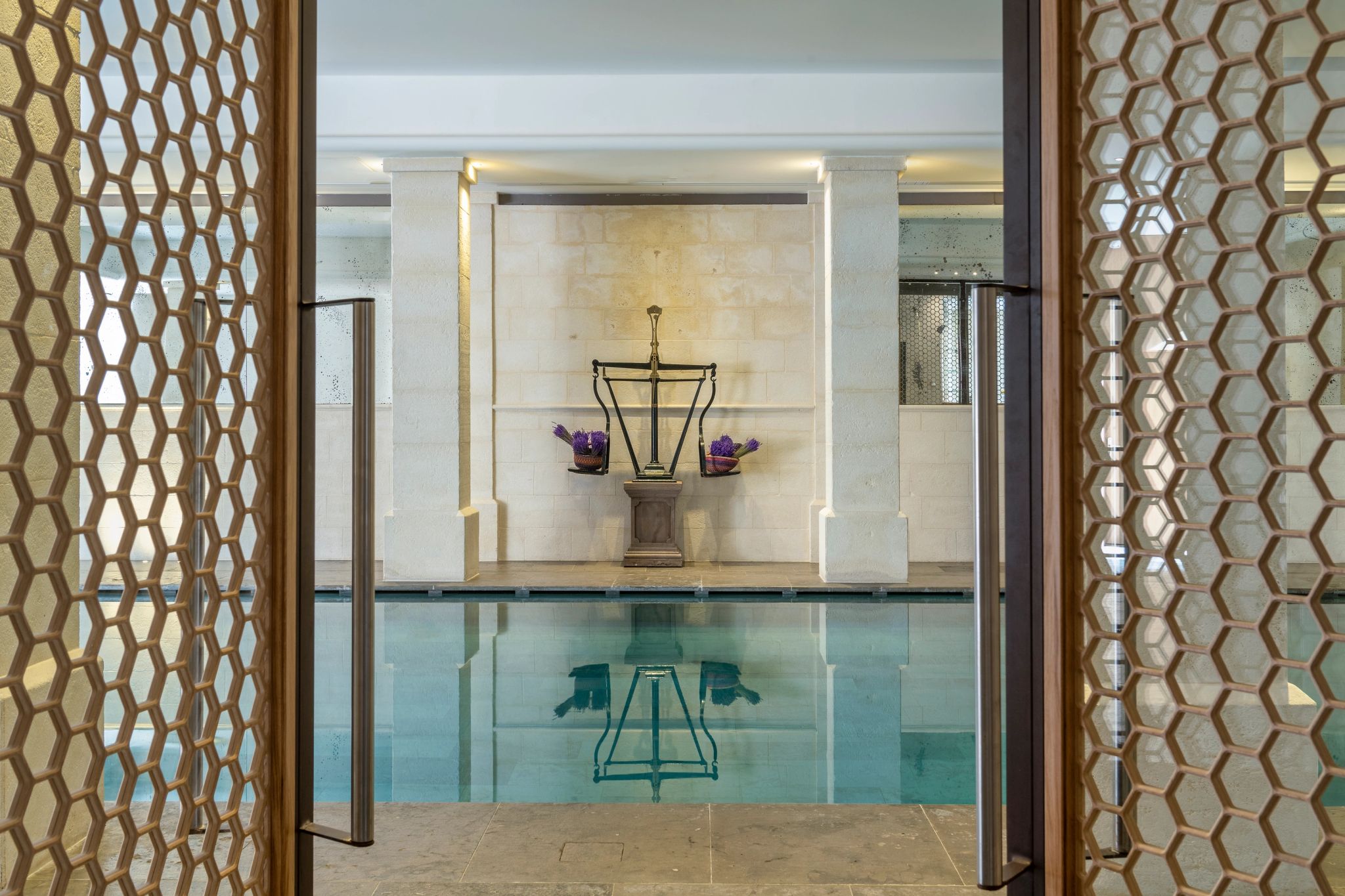 Piscina interna Coquillade Provence piscina aquecida – spa com piscina - piscina interna - piscina de luxo - piscina