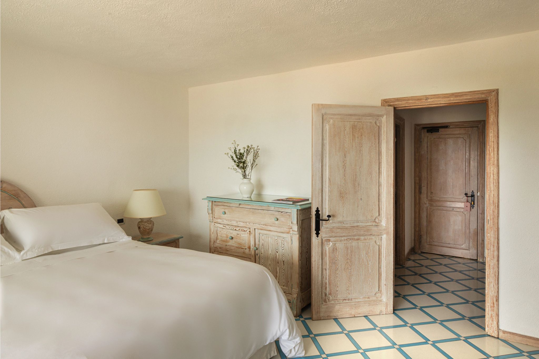 cama de hotel – design de luxo – suite ampla