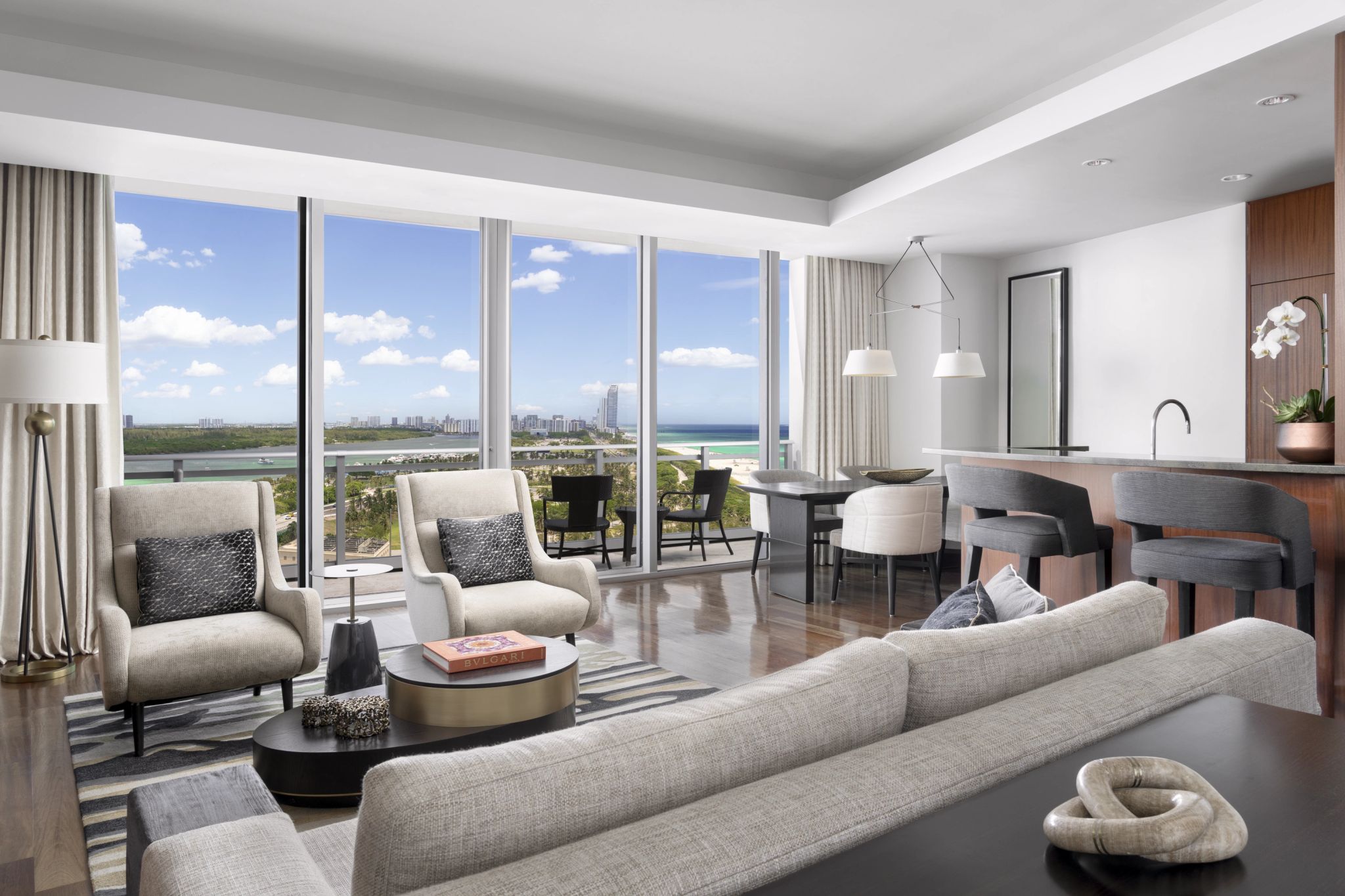 One Bedroom Suite Coastline View suite com vista - sala de estar - decoracao de luxo