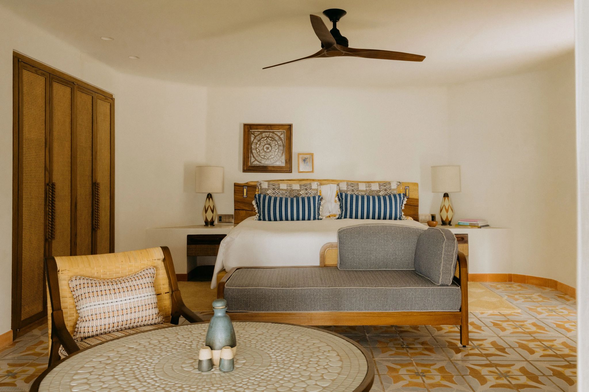 Deluxe Ocean View quarto grande – quarto de casal – cama king – design tropical