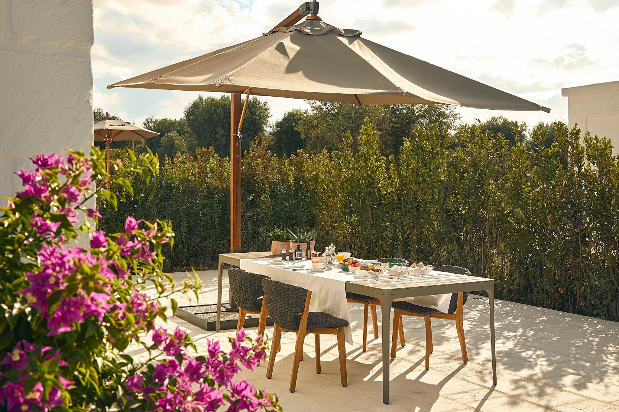 terraço privativo - terraço de luxo - suite com terraço - mesa de jantar