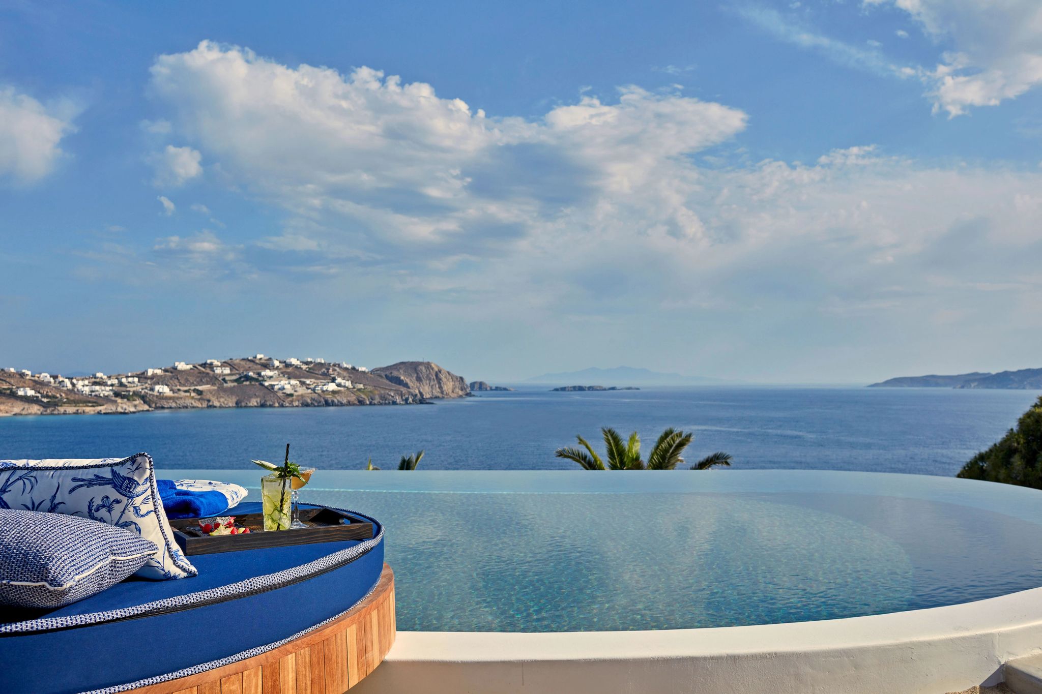 Restaurante Katikies Upper Deck Lounge piscina borda infinita - piscina frente mar - lounge gourmet