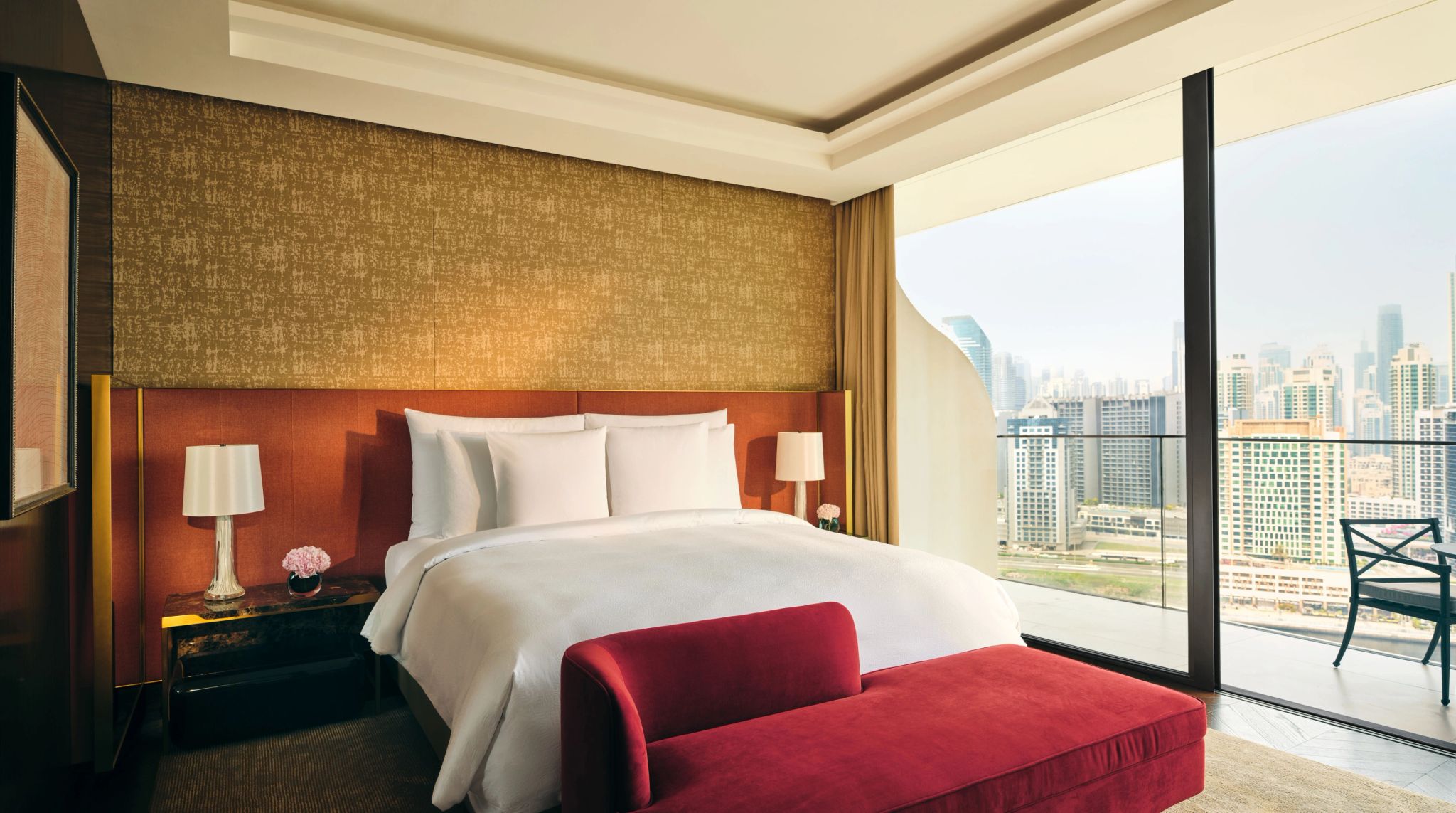 suite vista cidade- suite com varanda – suite 5 estrelas