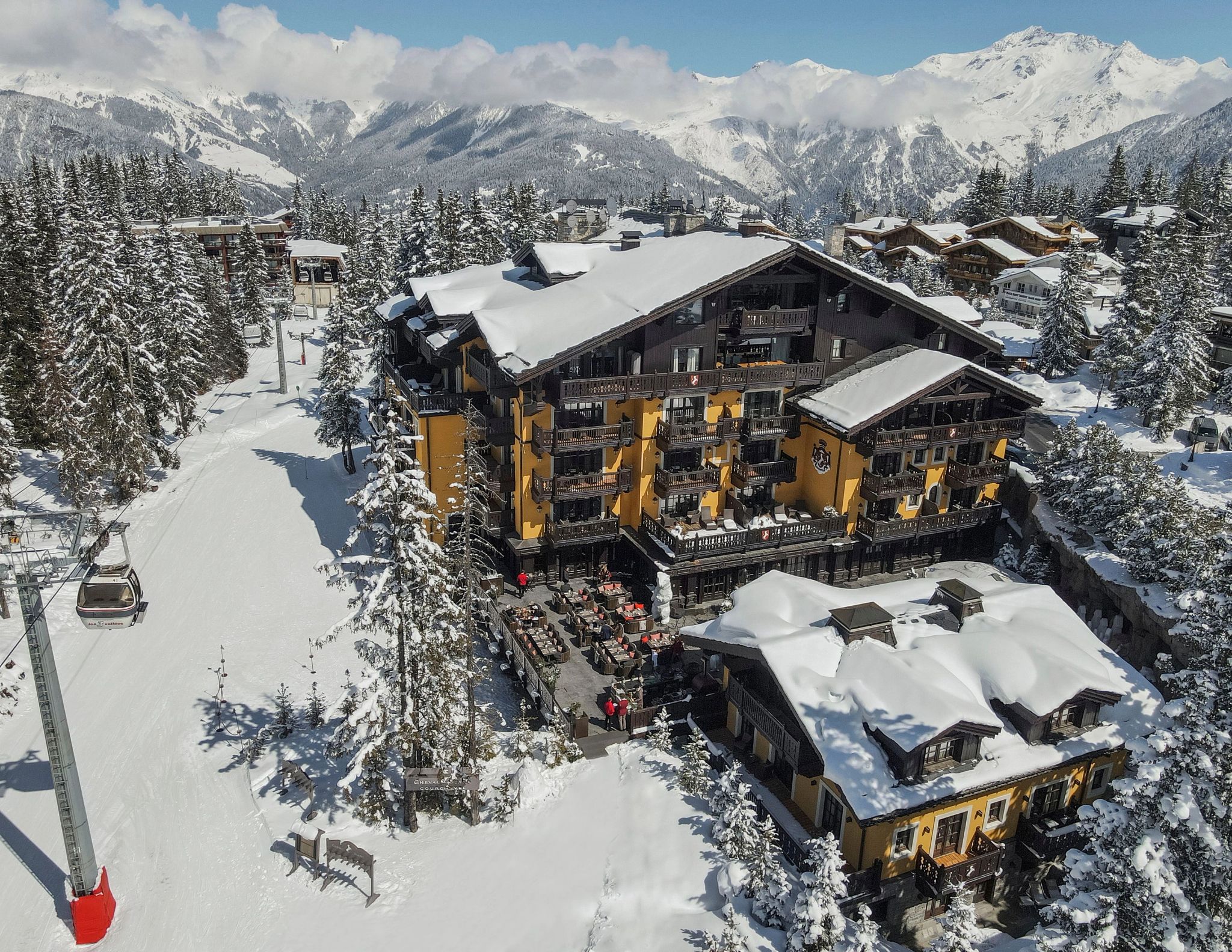 hotel de luxo – hotel chique em courchevel – hotel na neve  