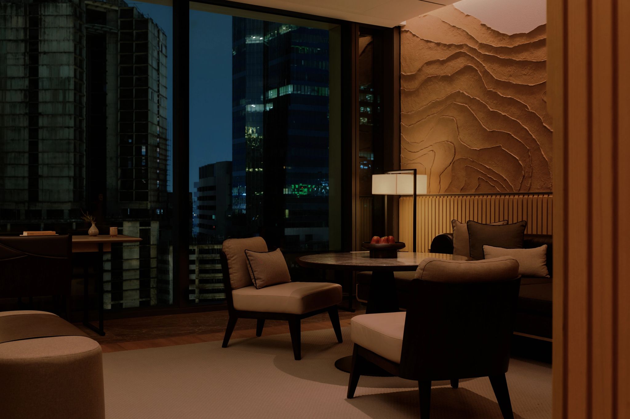 Deluxe Suite King mesa de trabalho - suite espaçosa - suite vista cidade de bangkok