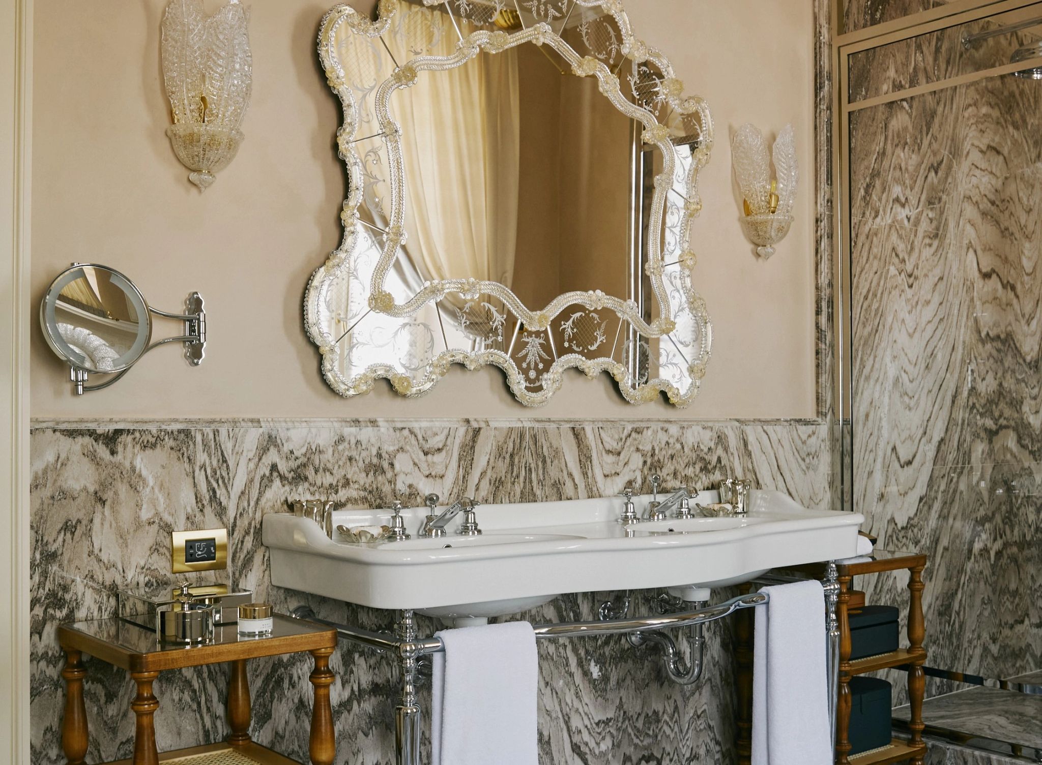 Junior Suite in the Villa Lake View banheiro com marmore – banheiro casal – banheiro de luxo