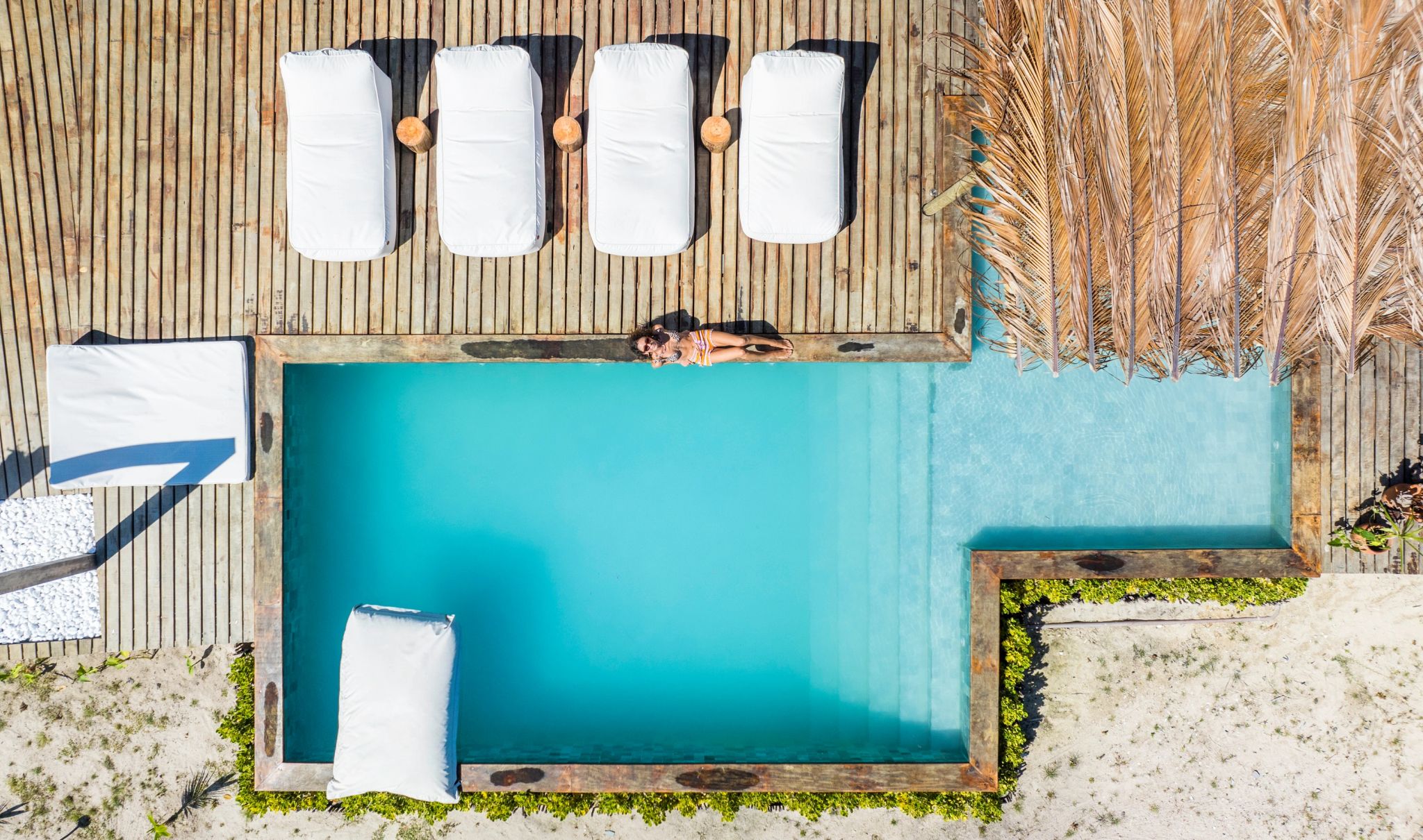 hotel com piscina - piscina ao ar livre - terraço com piscina