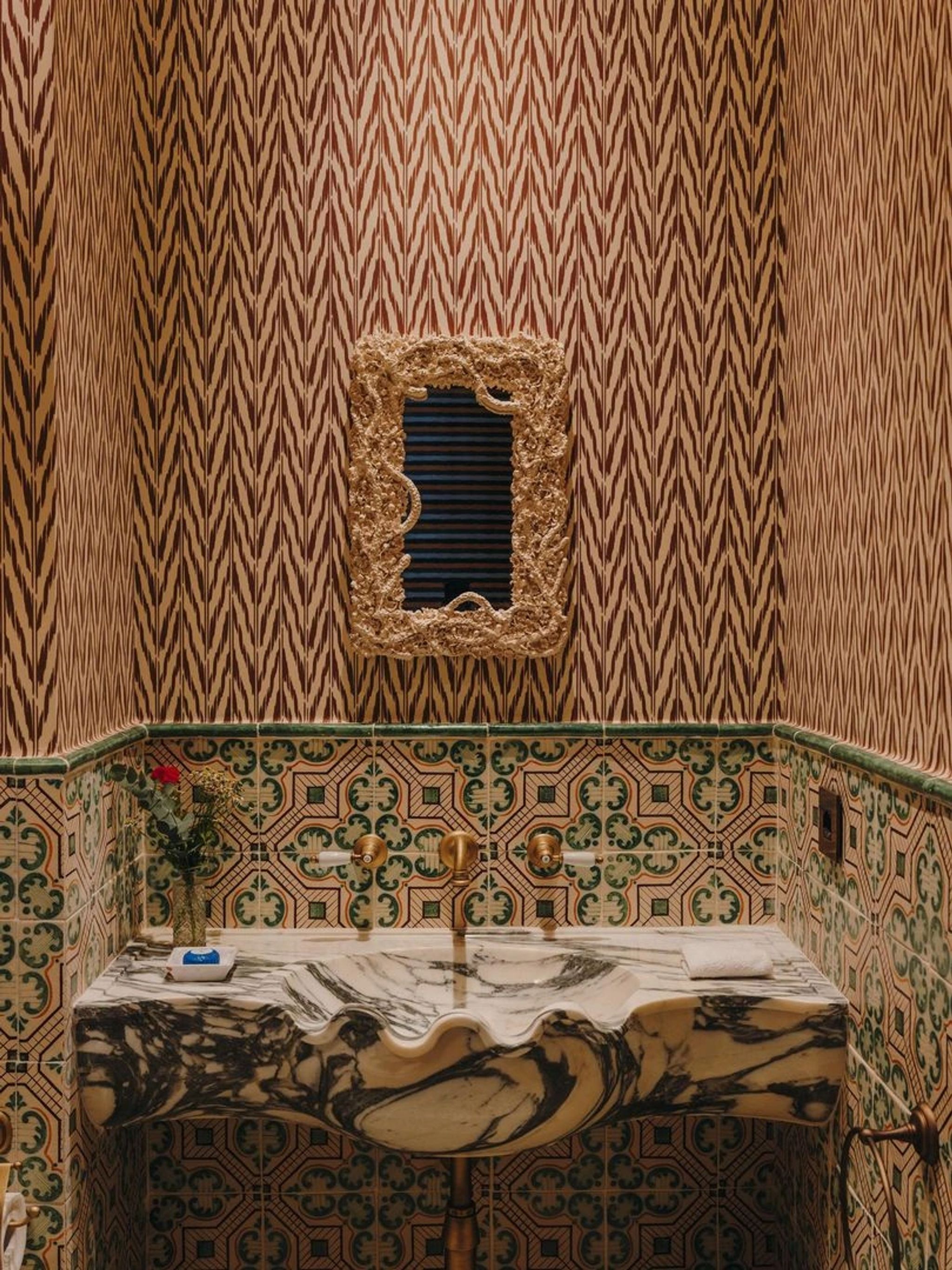 Trevelyan Suite banheira de hidromassagem - banheiro de marmore - ducha walk in