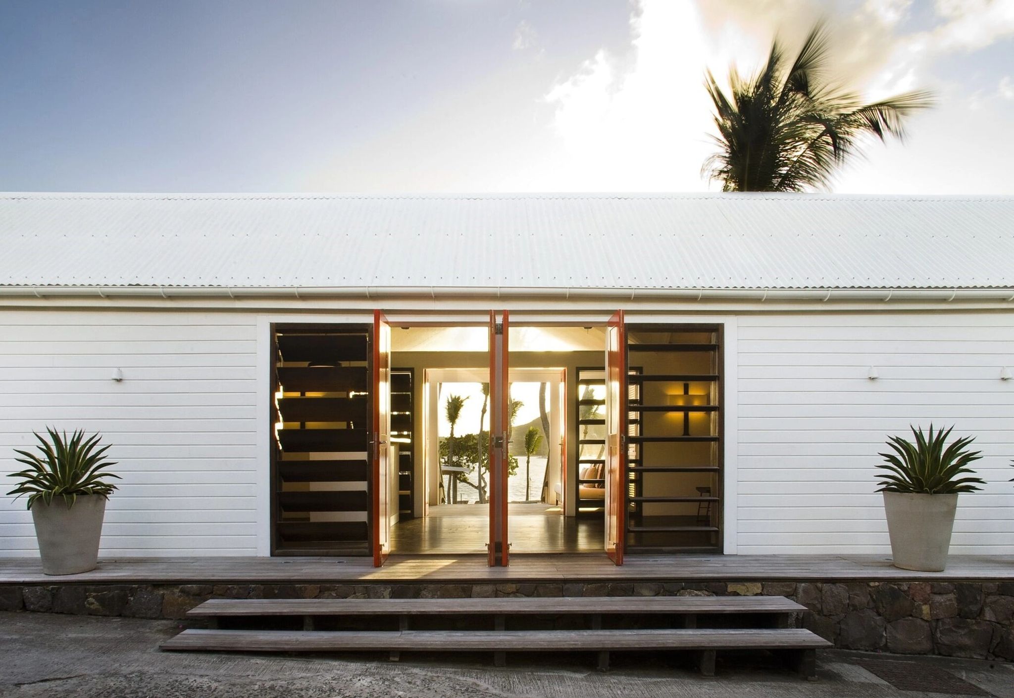 Recepção do resort Le Sereno St Barth recepçao de hotel - entrada do hotel - arquitetura moderna - hotel no caribe