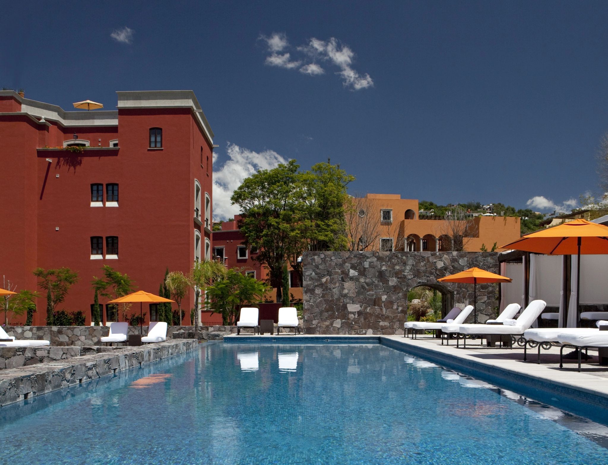 piscina externa com vista san miguel - hospedagem cinco estrelas - lazer exclusivo mexico