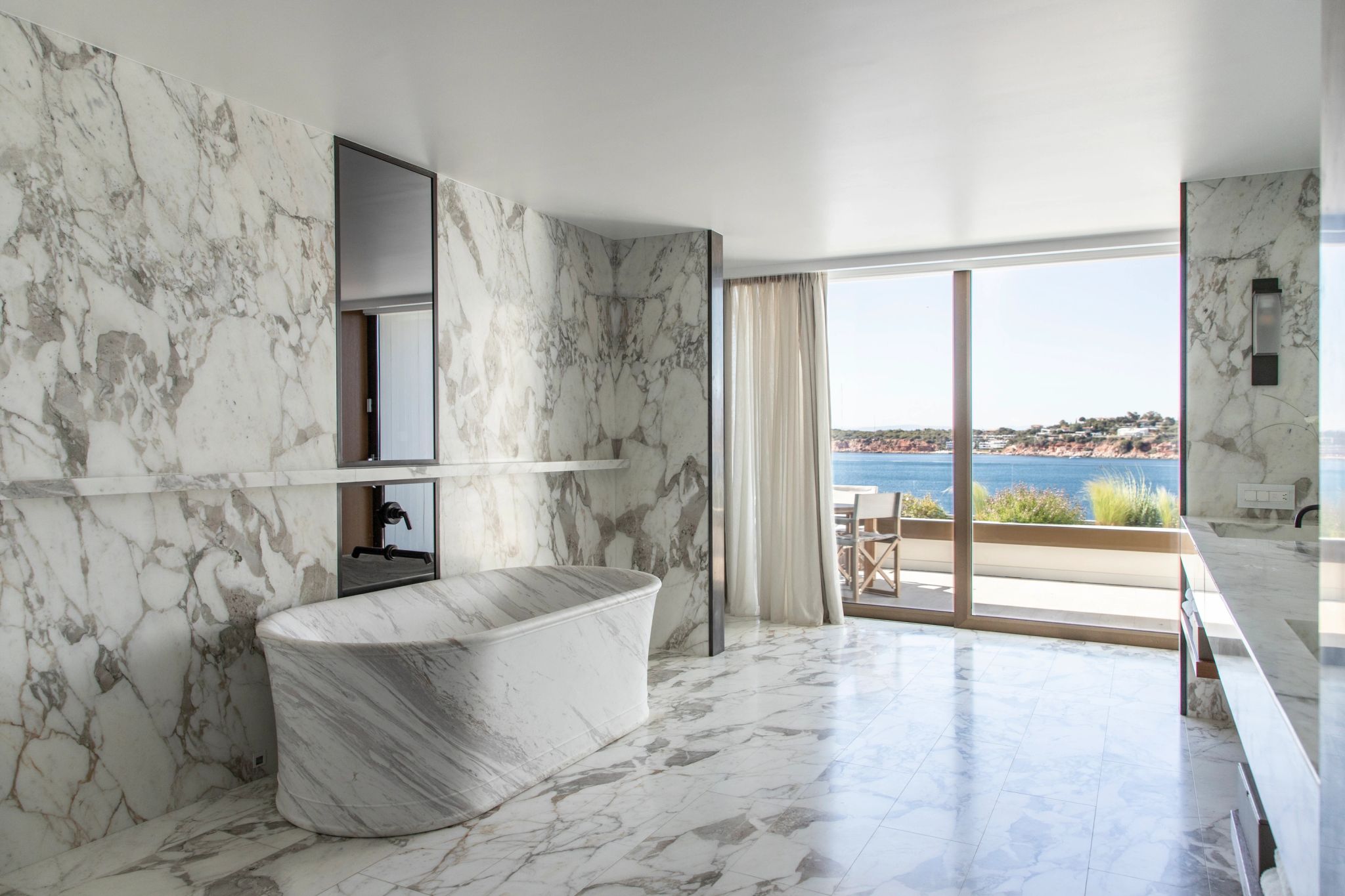 Nafsika Ambassador Suite banheira de imersao - banho premium - vista mar