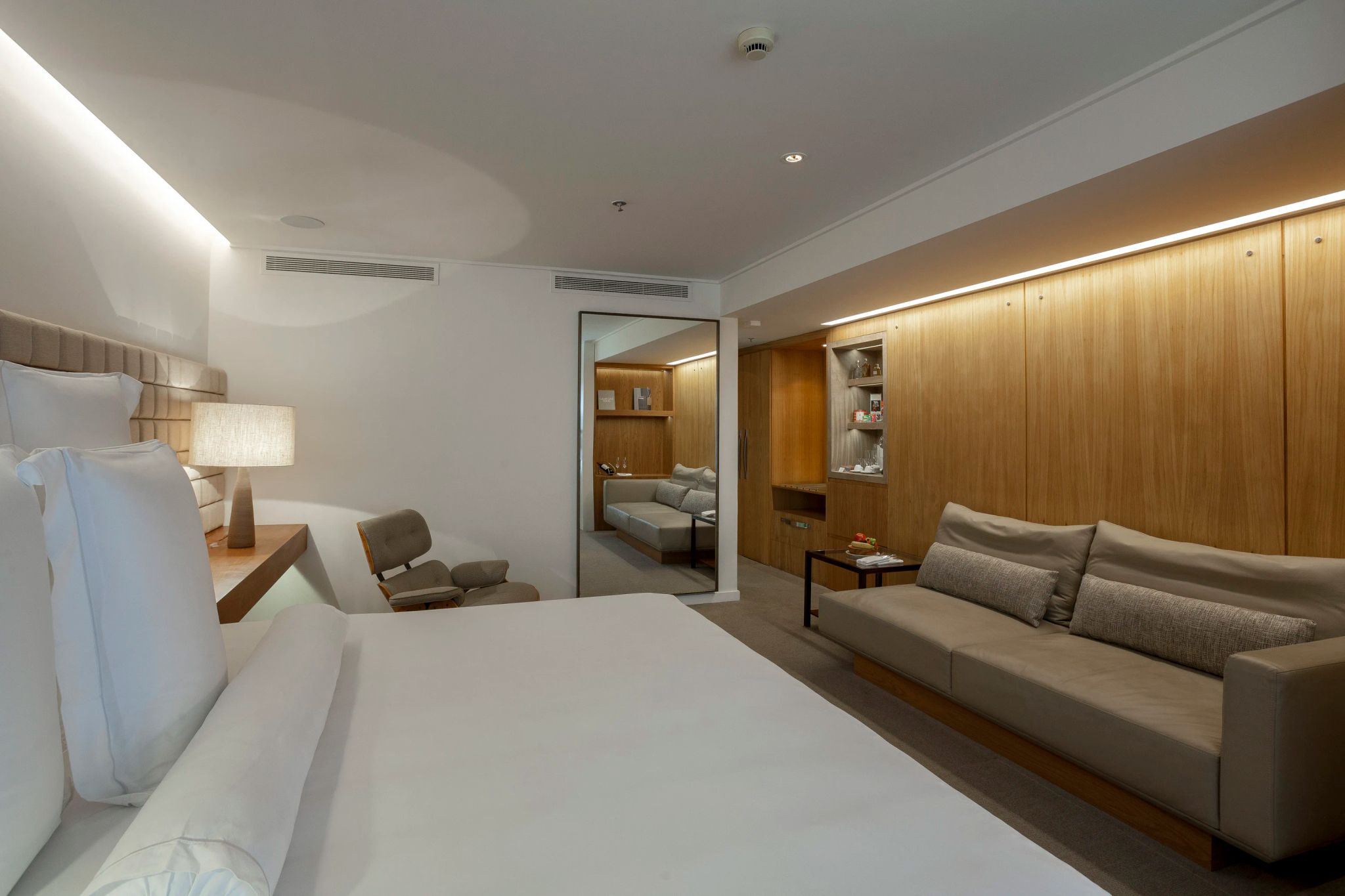 cama king-size confortavel - quarto de hotel