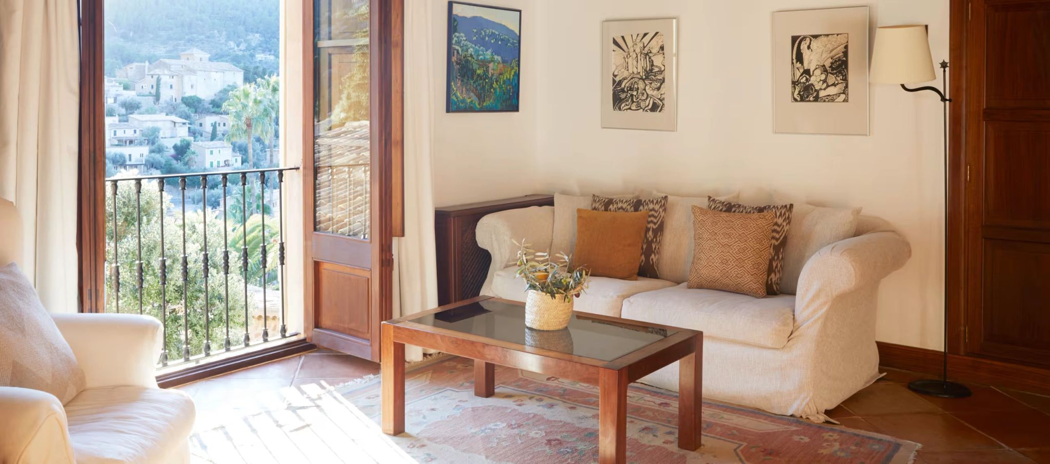 quarto com varanda - vista para montanha - quarto com sofa