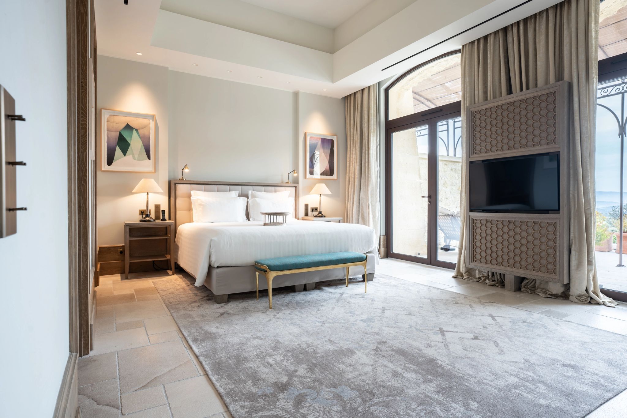 Cyrène Suite suite ampla – suite com terraço - decoraçao da suite - suite com tv - suite ampla