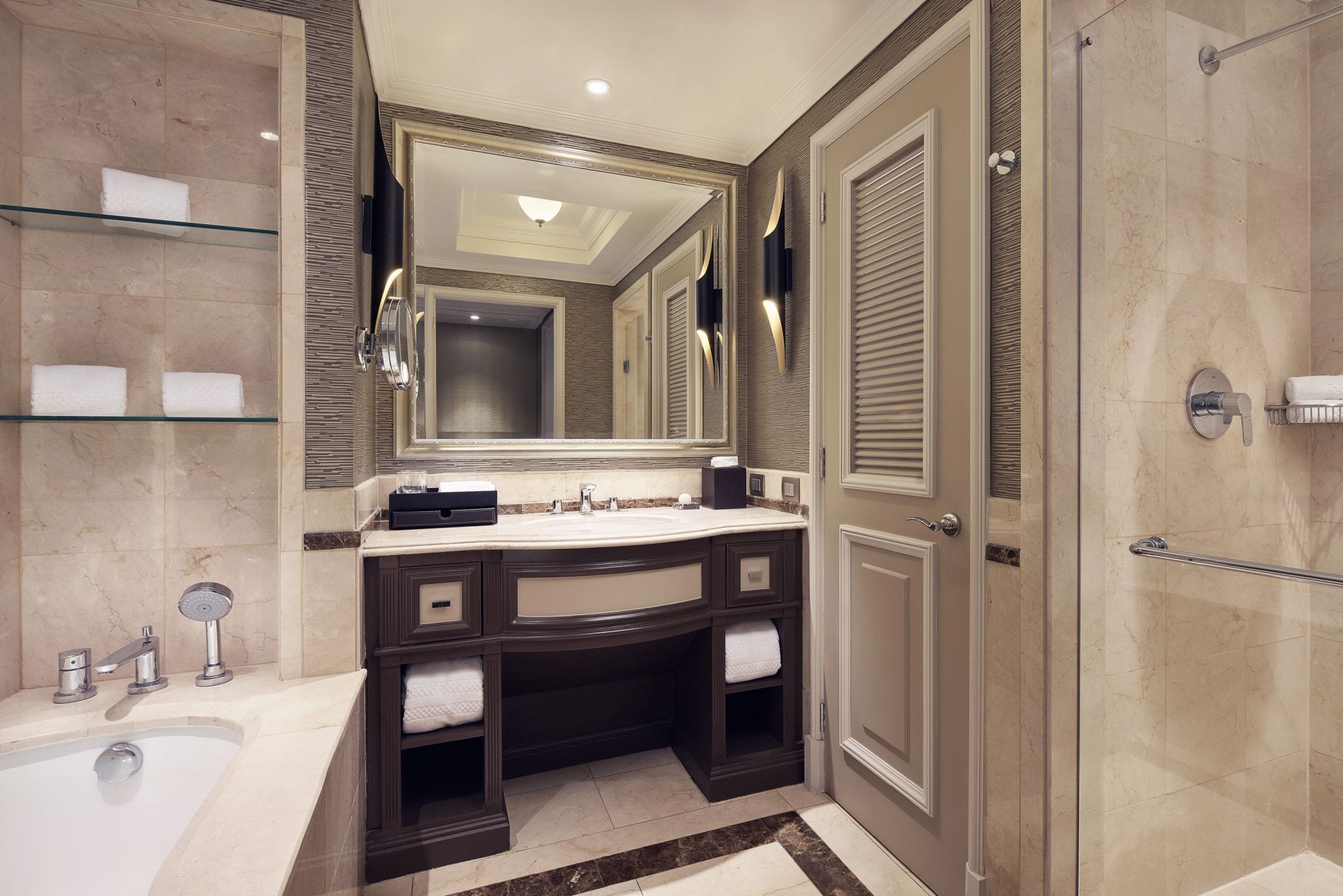 banheiro de luxo – banheiro com banheira – banheira de imersão