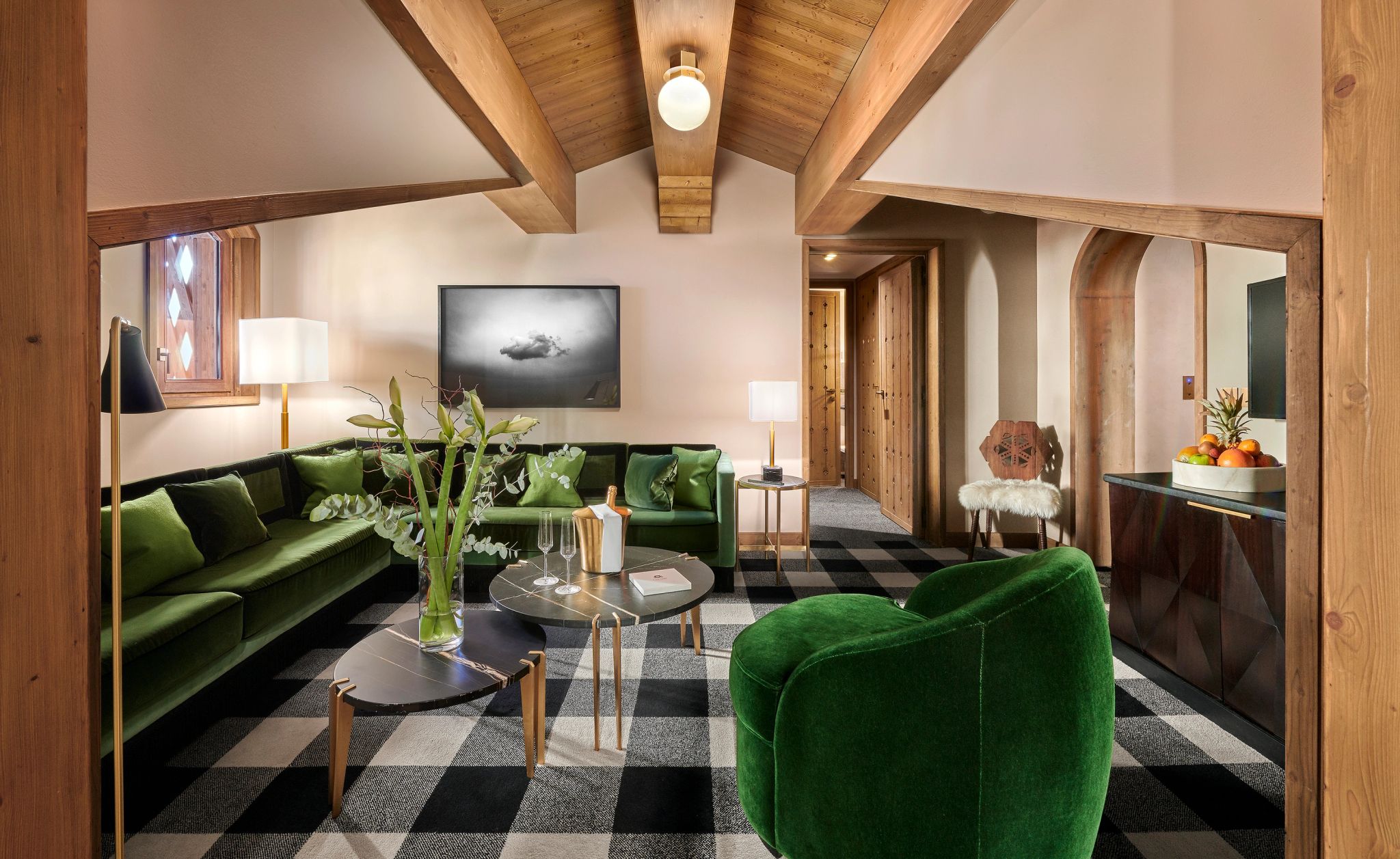 Family Suite sala de estar - suite com sala - design rustico