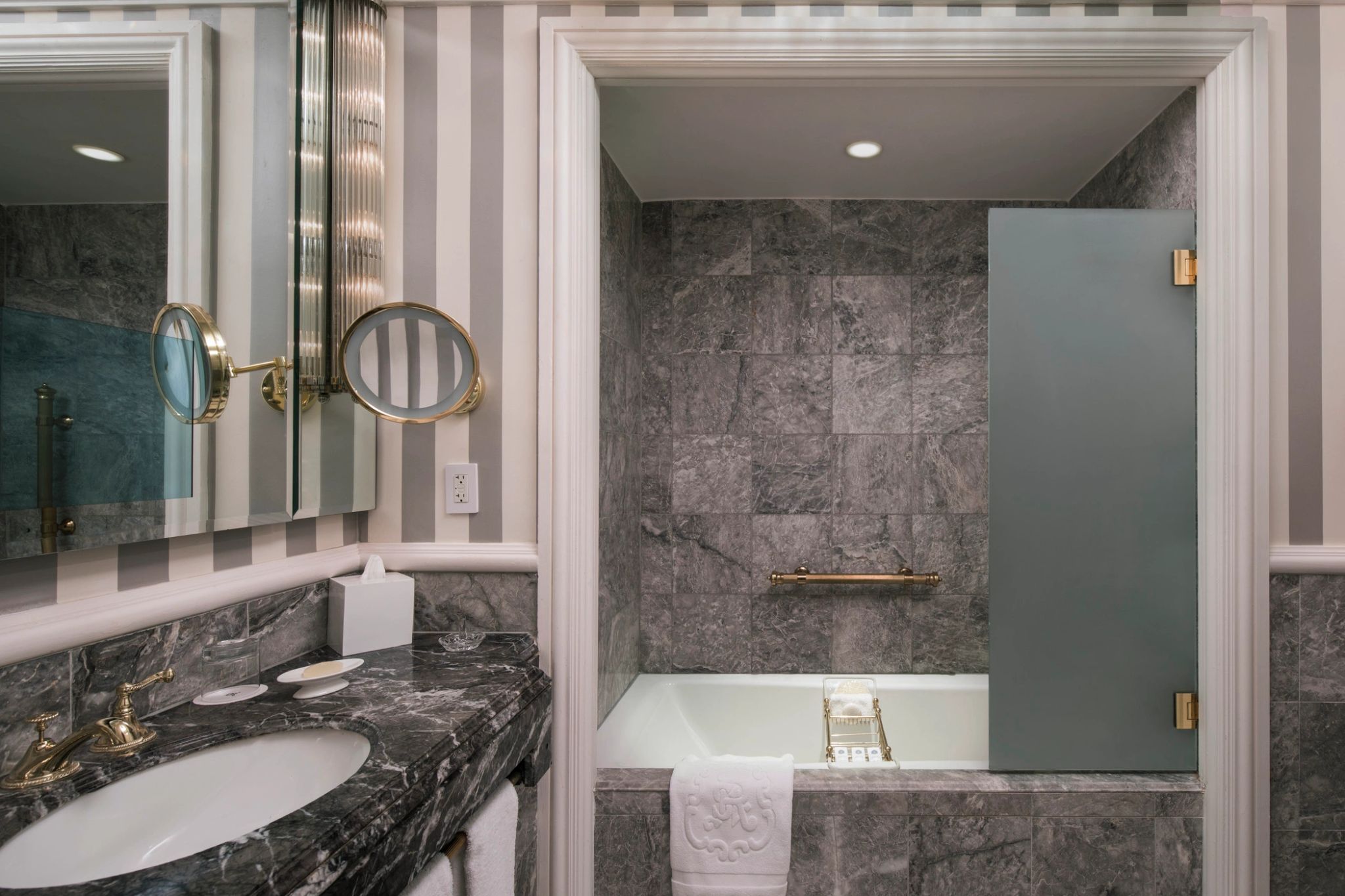 Butler Service King banheira de imersao – banheiro em marmore – banho premium