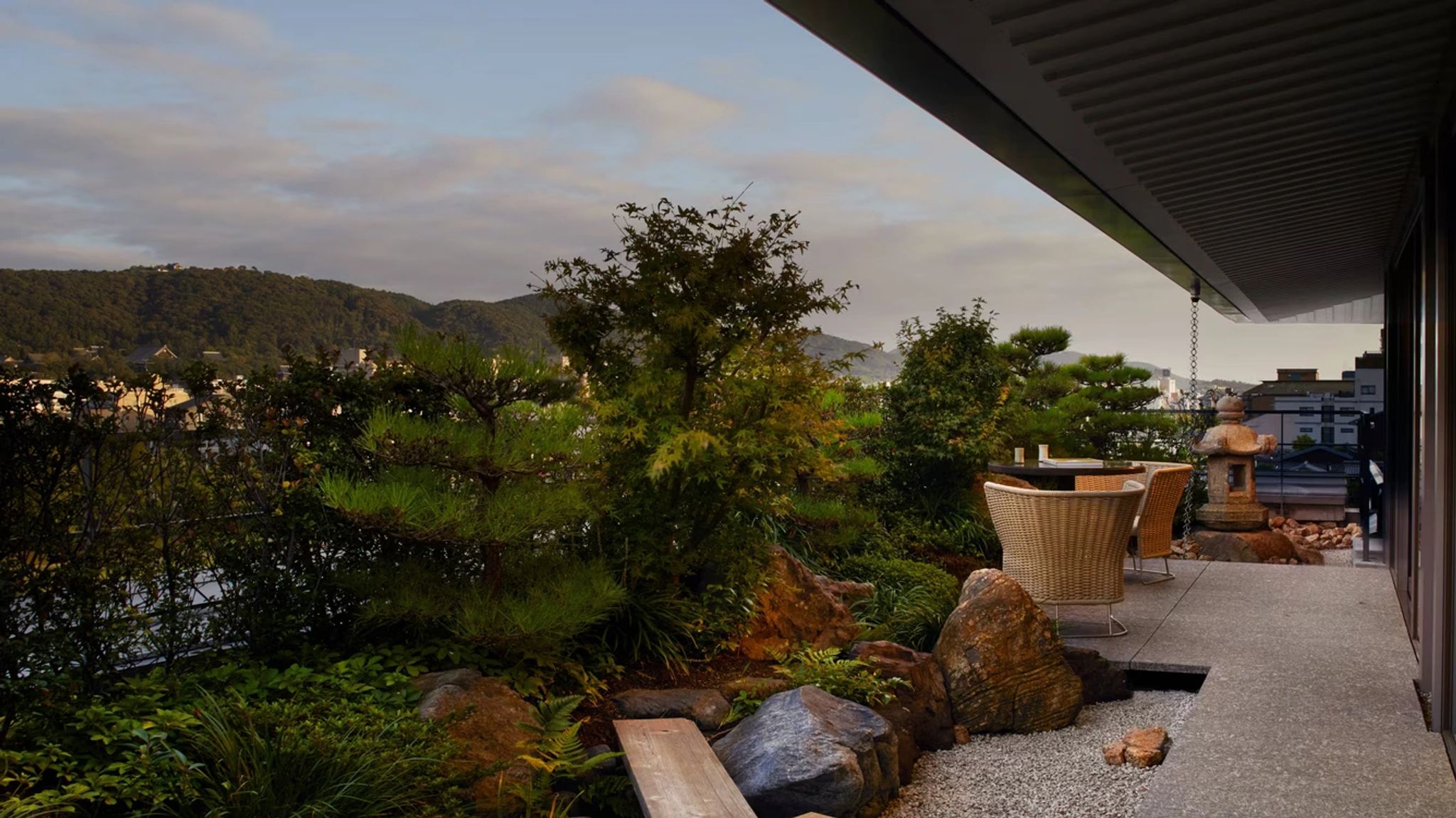 The Ritz-Carlton, Kyoto jardim japones - Rio Kamogawa - montanhas Higashiyama