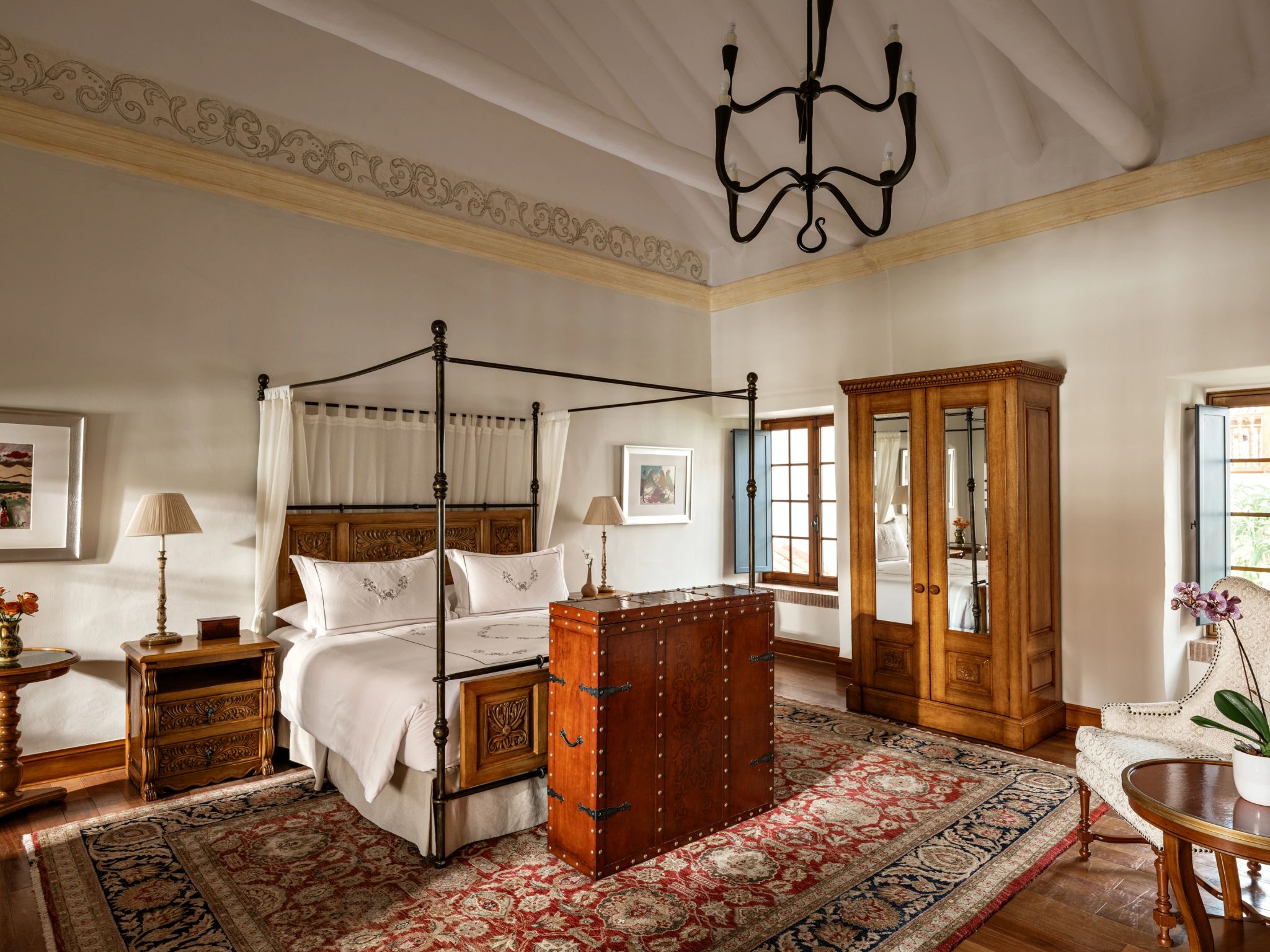 Palacio Suite cama de dossel – pinturas originais – decoracao de luxo