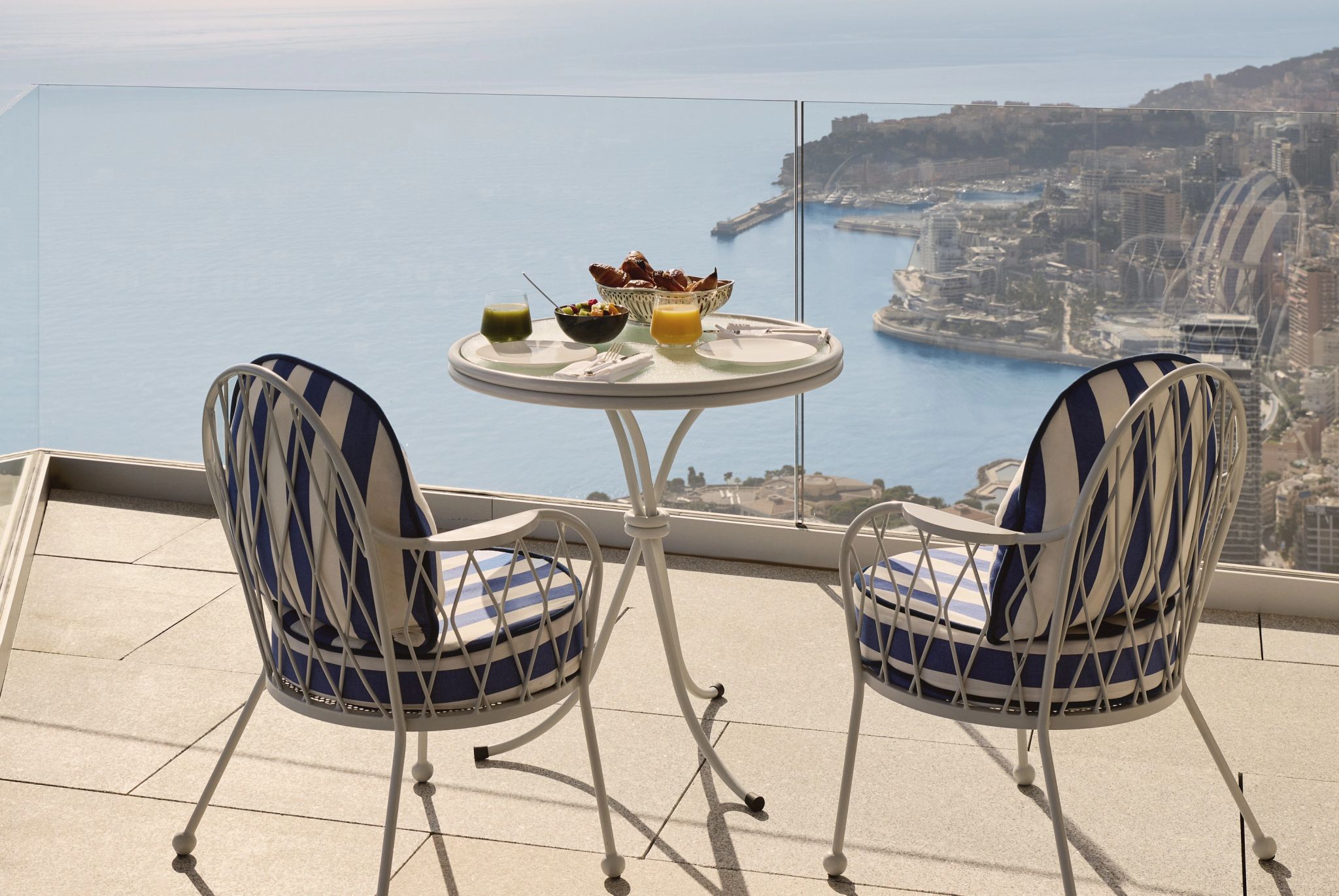 suite com terraço - terraço privativo - cafe ao ar livre