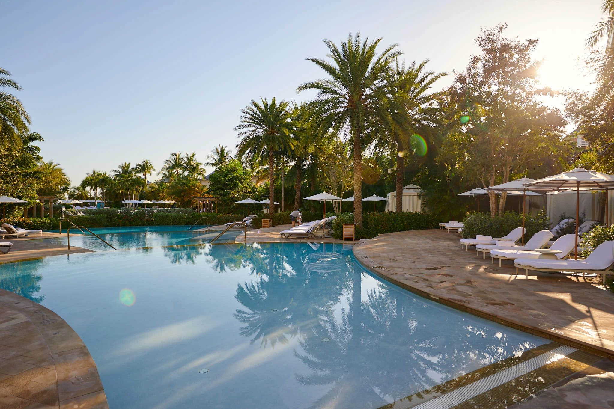 piscina hotel - piscina ao ar livre - verao no caribe - piscina externa – area externa hotel