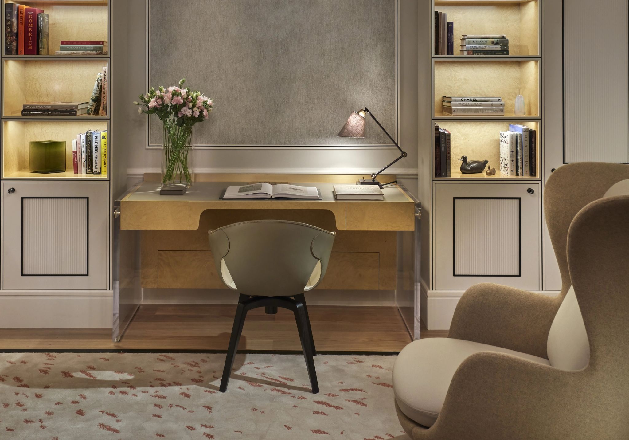 mesa de trabalho - escritorio - area de trabalho - estante de livros - suite moderna