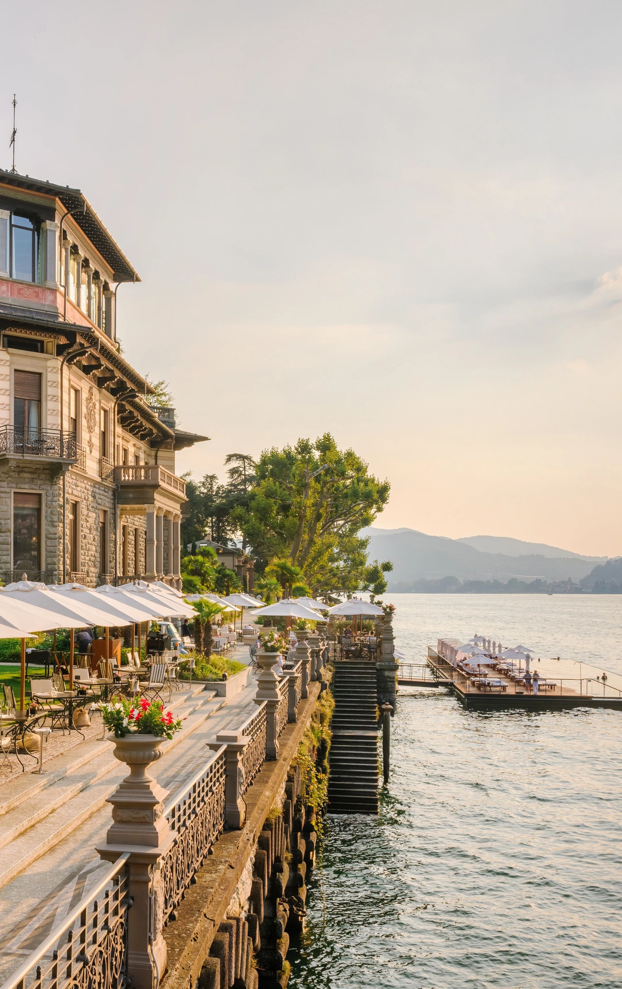 arquitetura classica - terraço vista lago - lago di como - destino de natureza