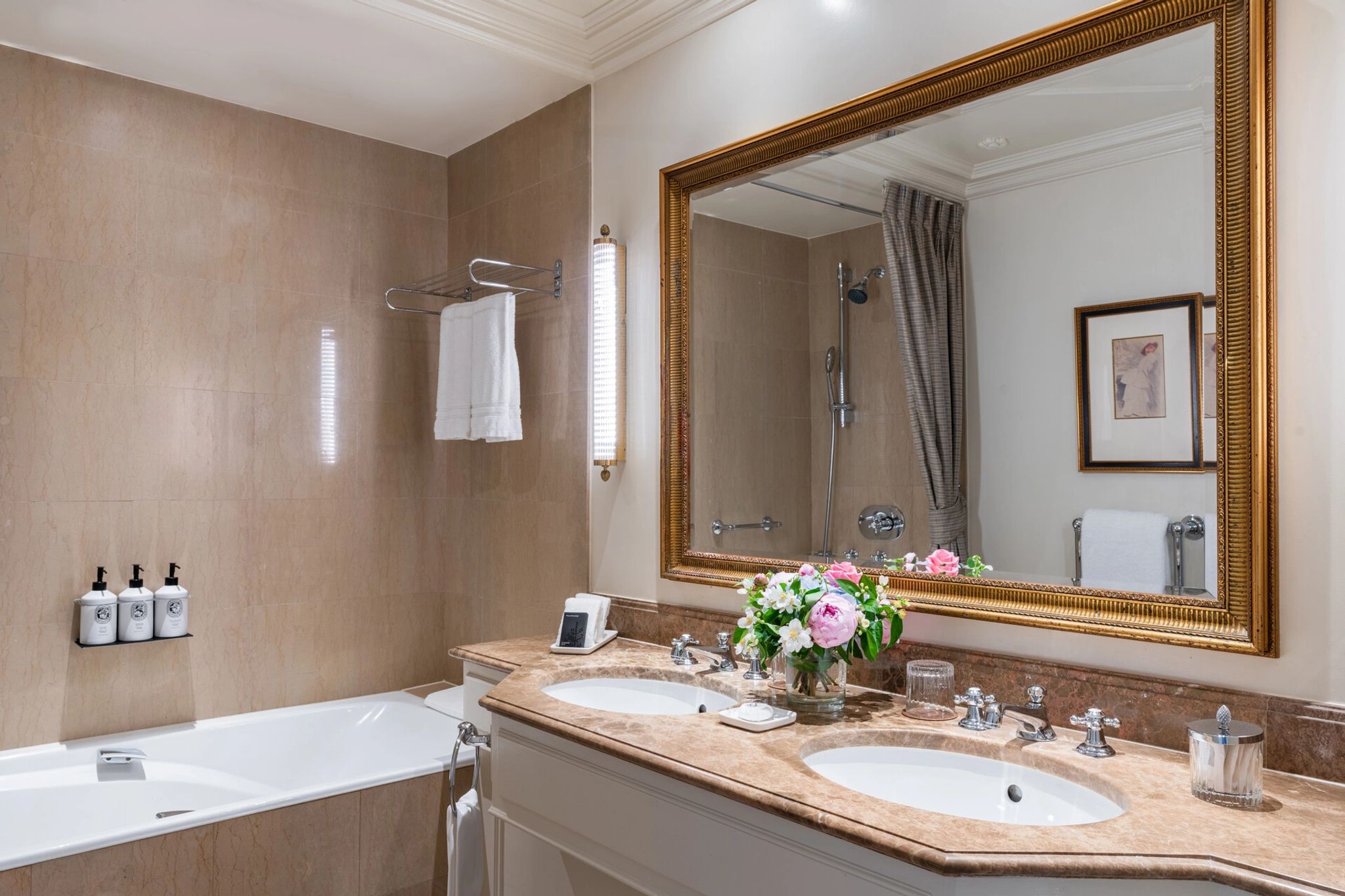 Four Seasons Suite banheiro em marmore - banheira de imersao - banho premium