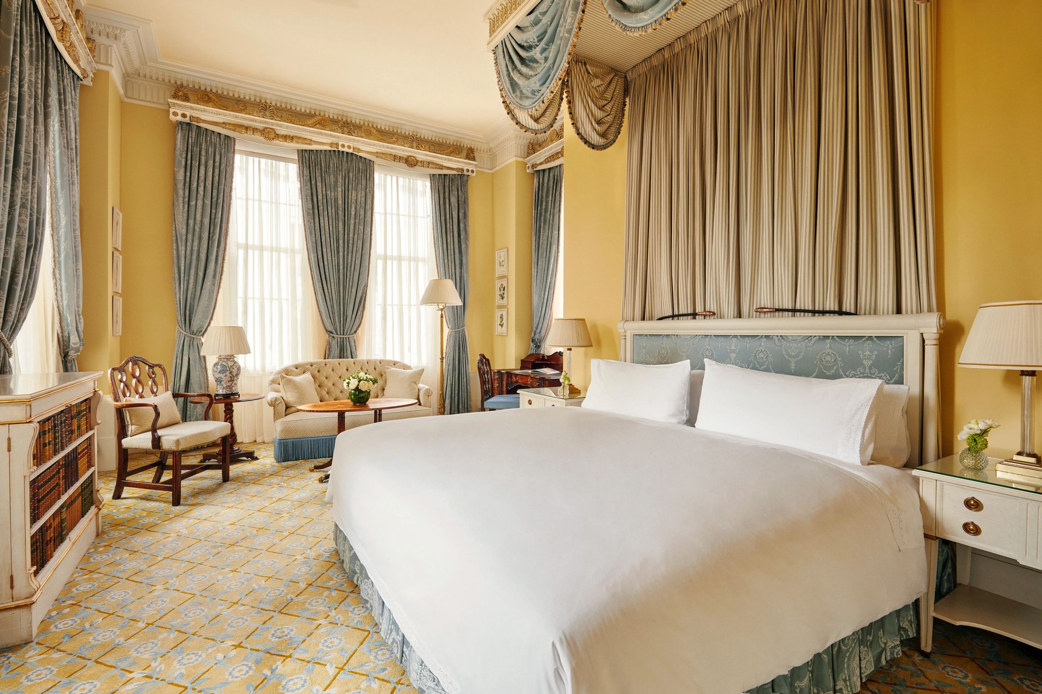 suite de luxo - suite casal - cama king - decoraçao classica
