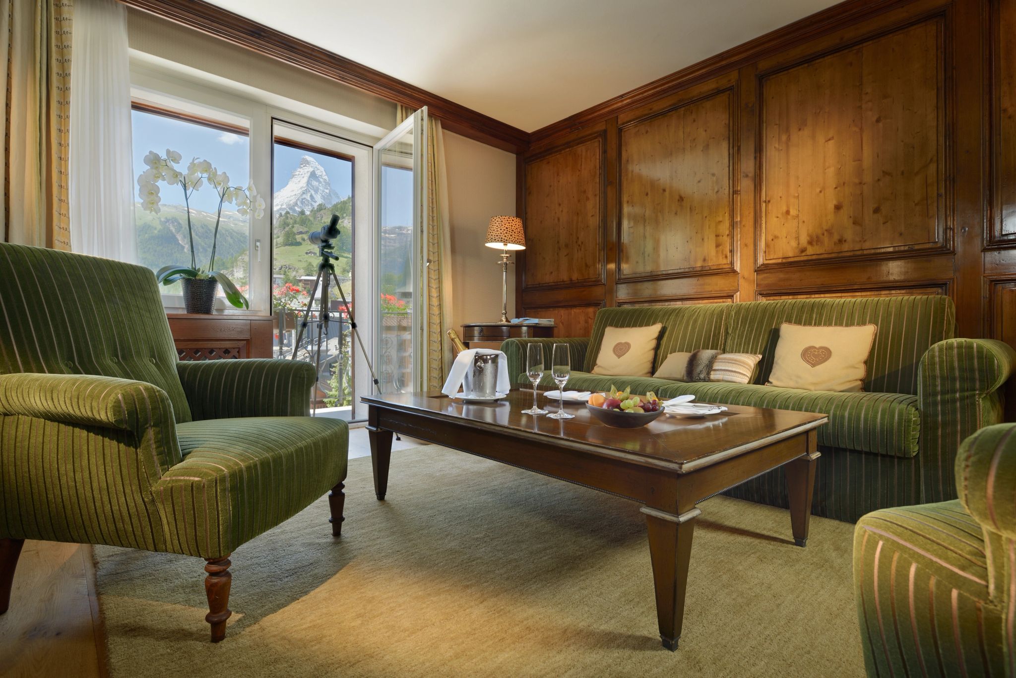 Alpine Suite Matterhorn   sala de estar – amenidades de hotel - celebraçao especial